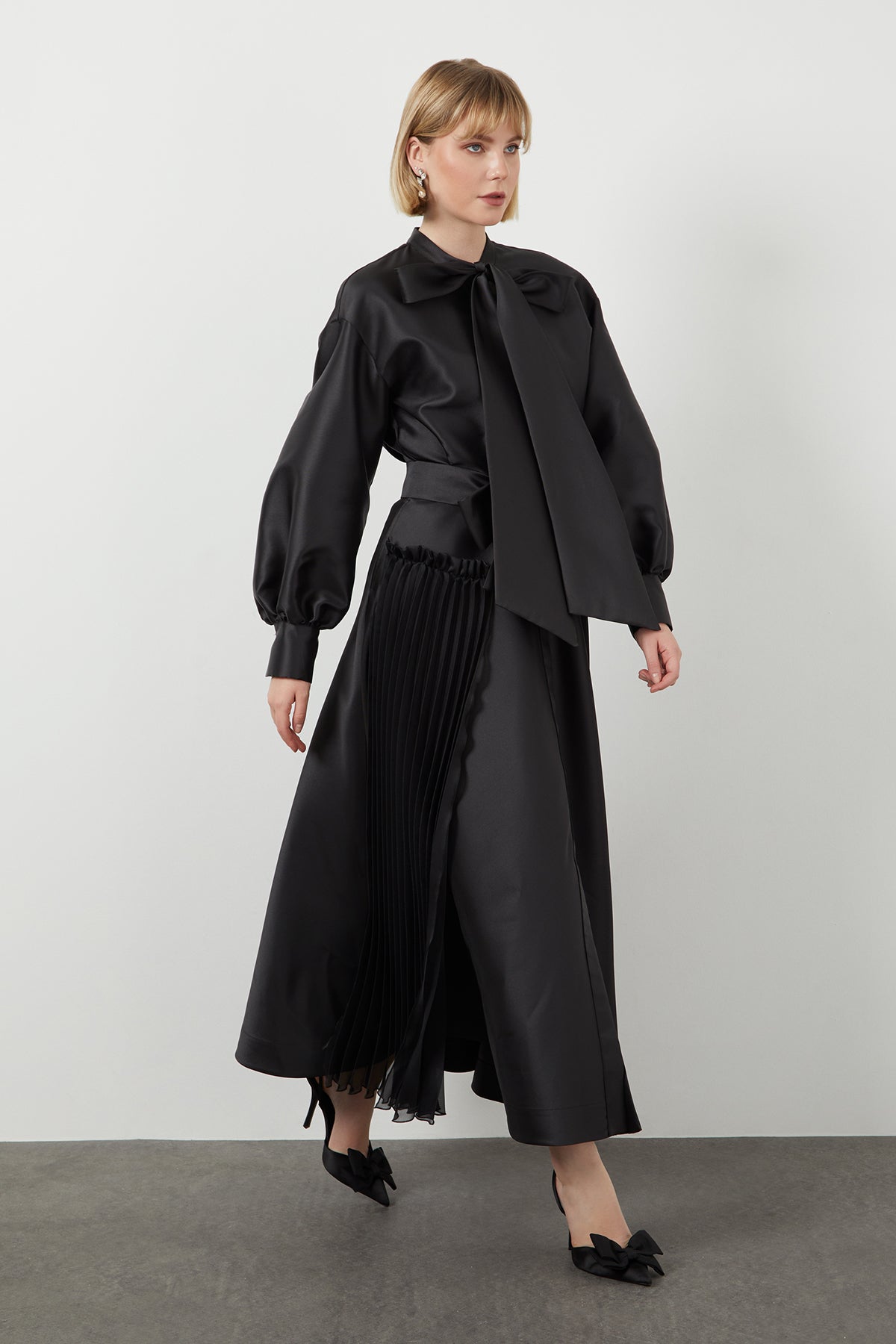 Fiyonk Detaylı Seyyar Kuşaklı Elbise