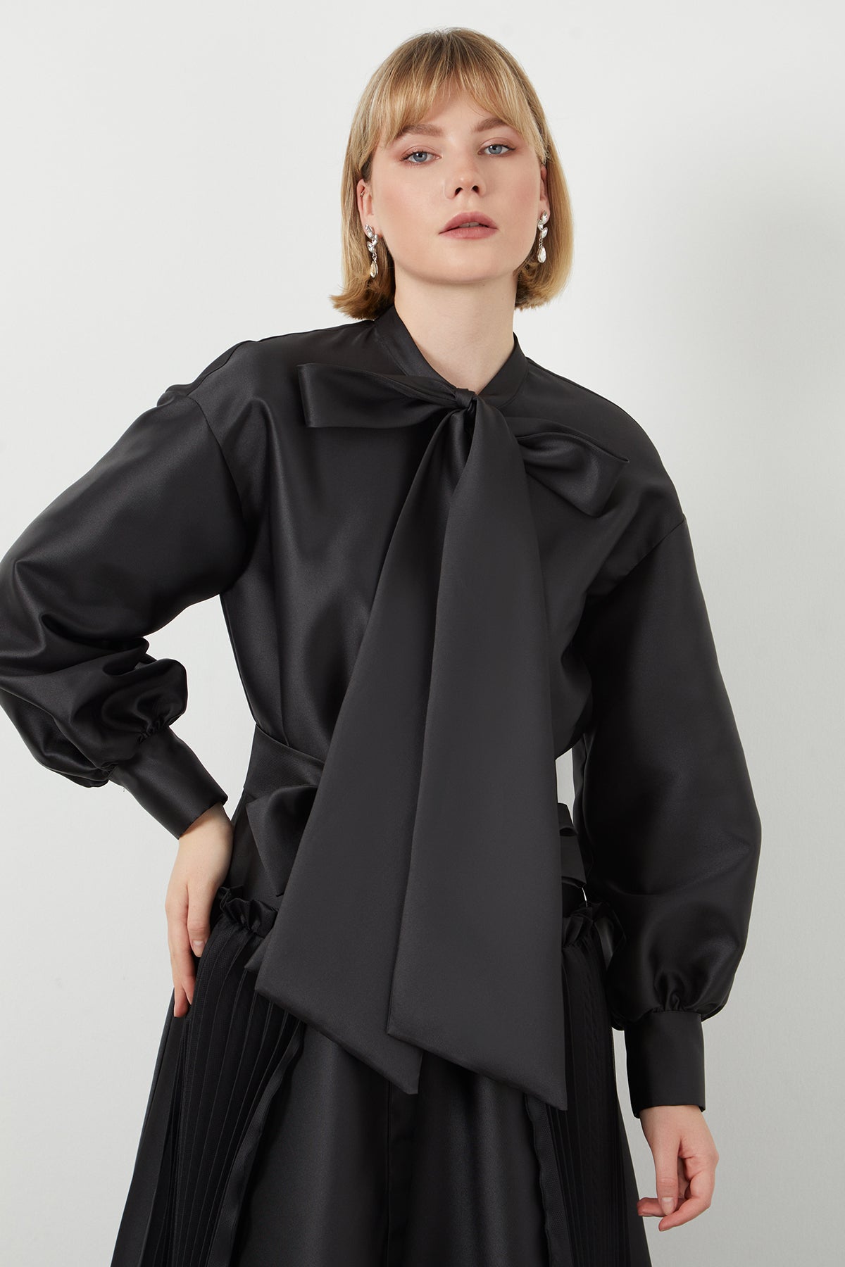 Fiyonk Detaylı Seyyar Kuşaklı Maxi Elbise