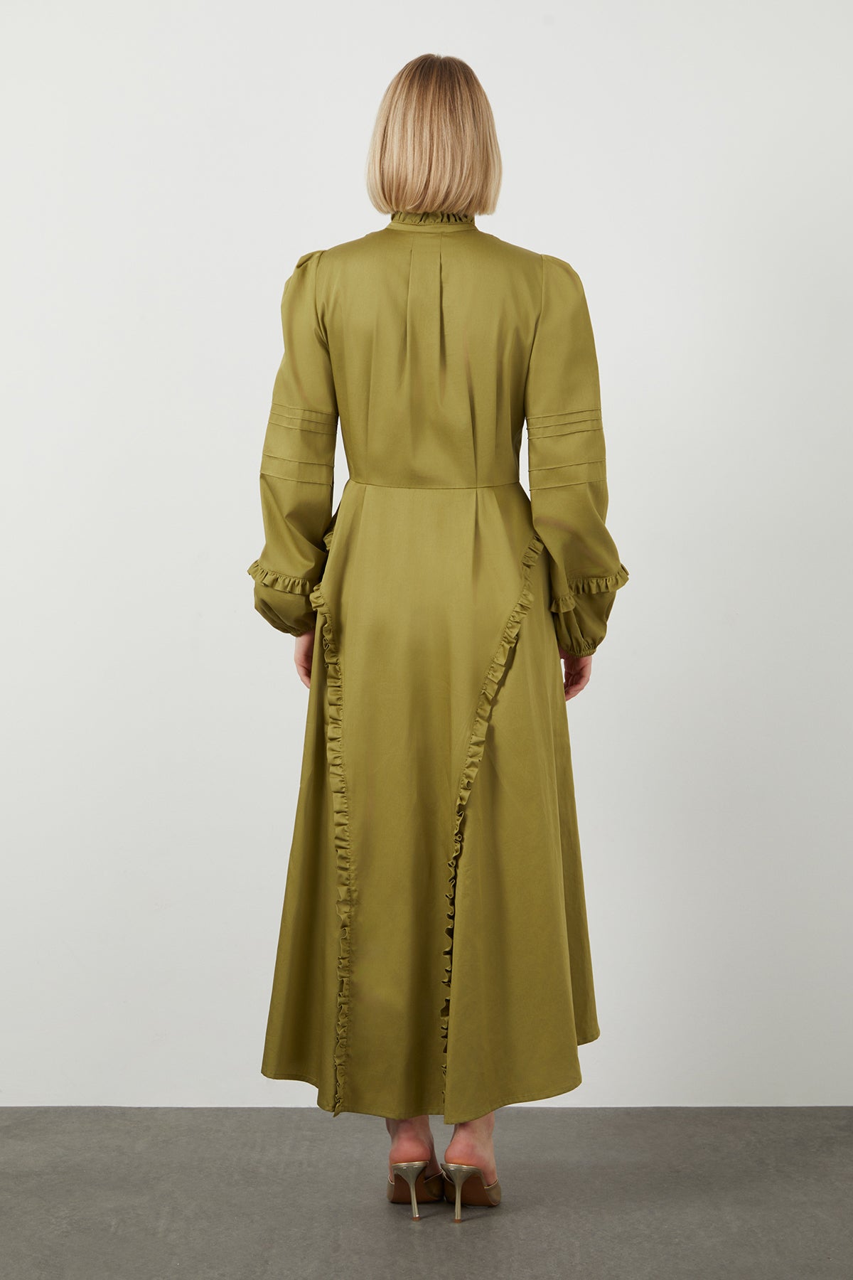 Fırfır Yakalı Ön Boy Kısa Arka Boy Uzun Astarsız Elbise