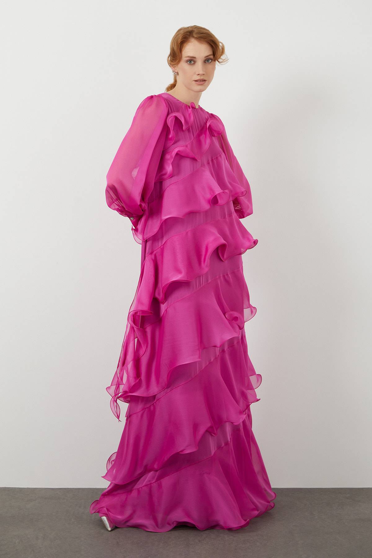 Asimetrik Volan Detaylı Uzun Kollu Astarlı Uzun Boy Elbise