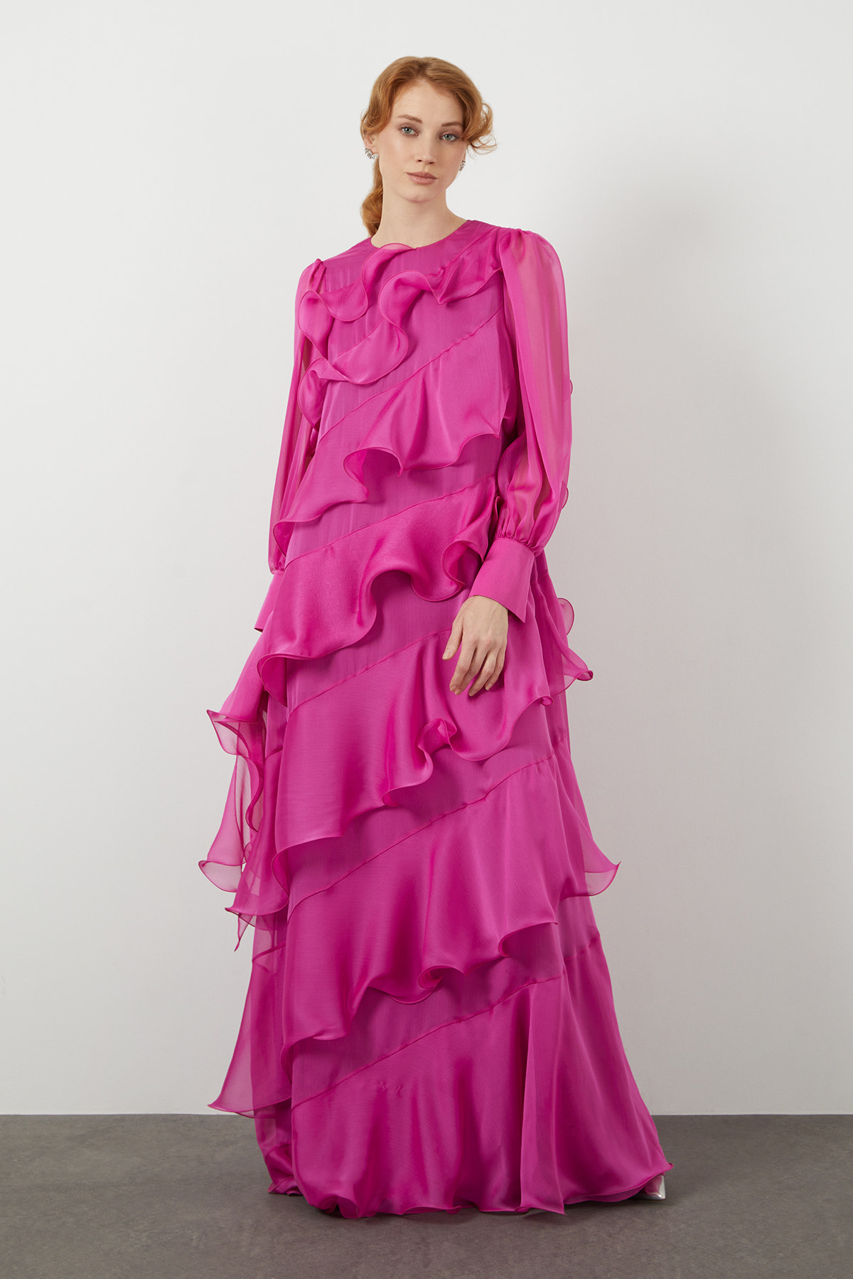 Asimetrik Volan Detaylı Uzun Kollu Astarlı Uzun Boy Elbise