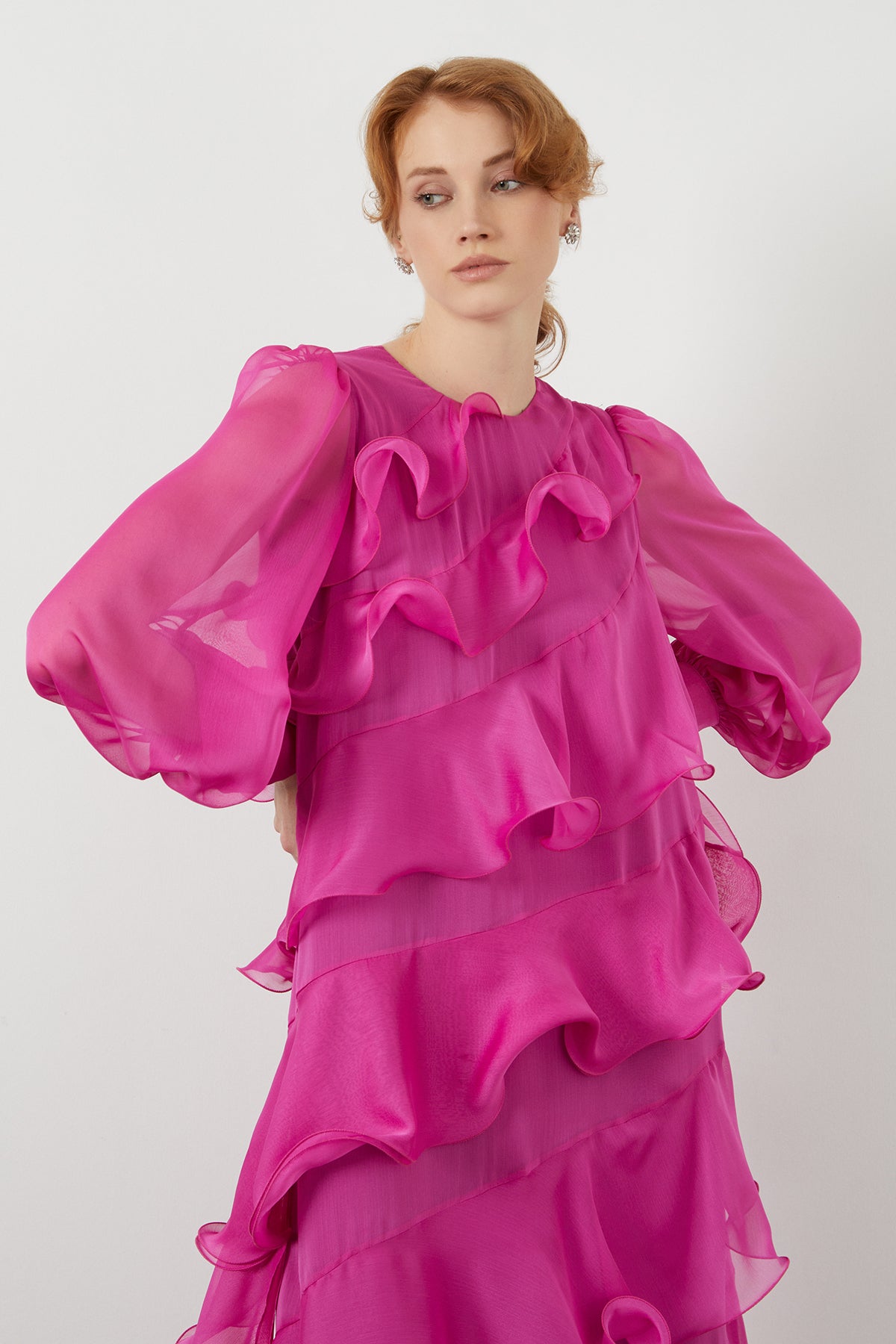 Asimetrik Volan Detaylı Uzun Kollu Astarlı Maxi Boy Elbise