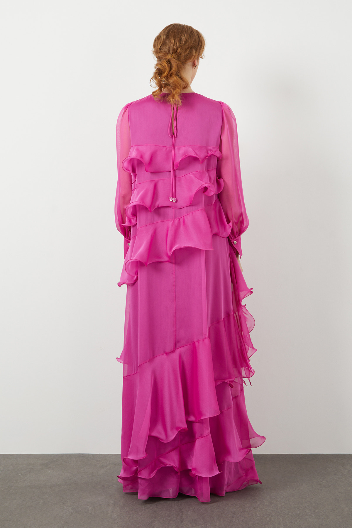 Asimetrik Volan Detaylı Uzun Kollu Astarlı Uzun Boy Elbise