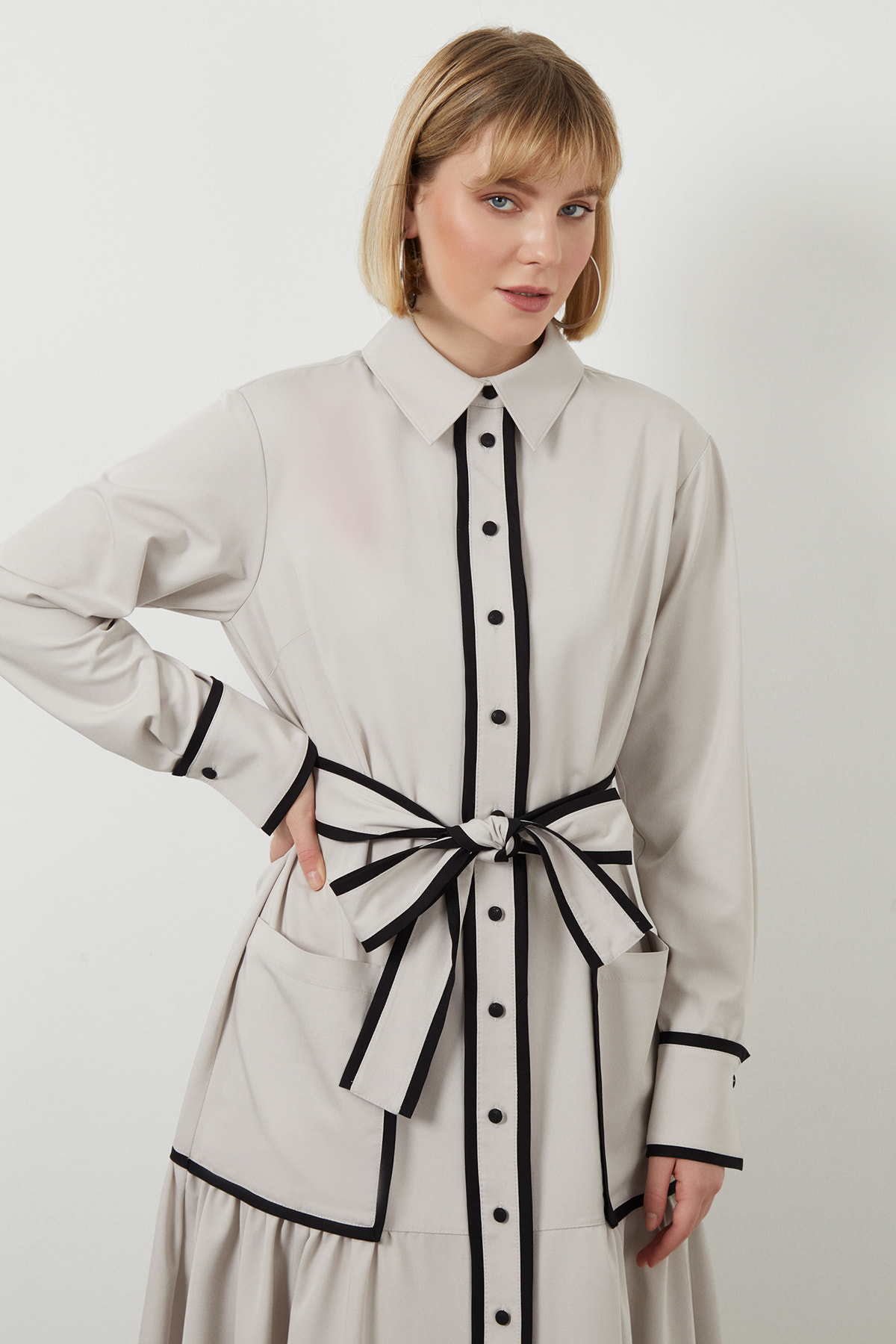 Seyyar Kuşaklı Düğme Kapamalı Midi Elbise