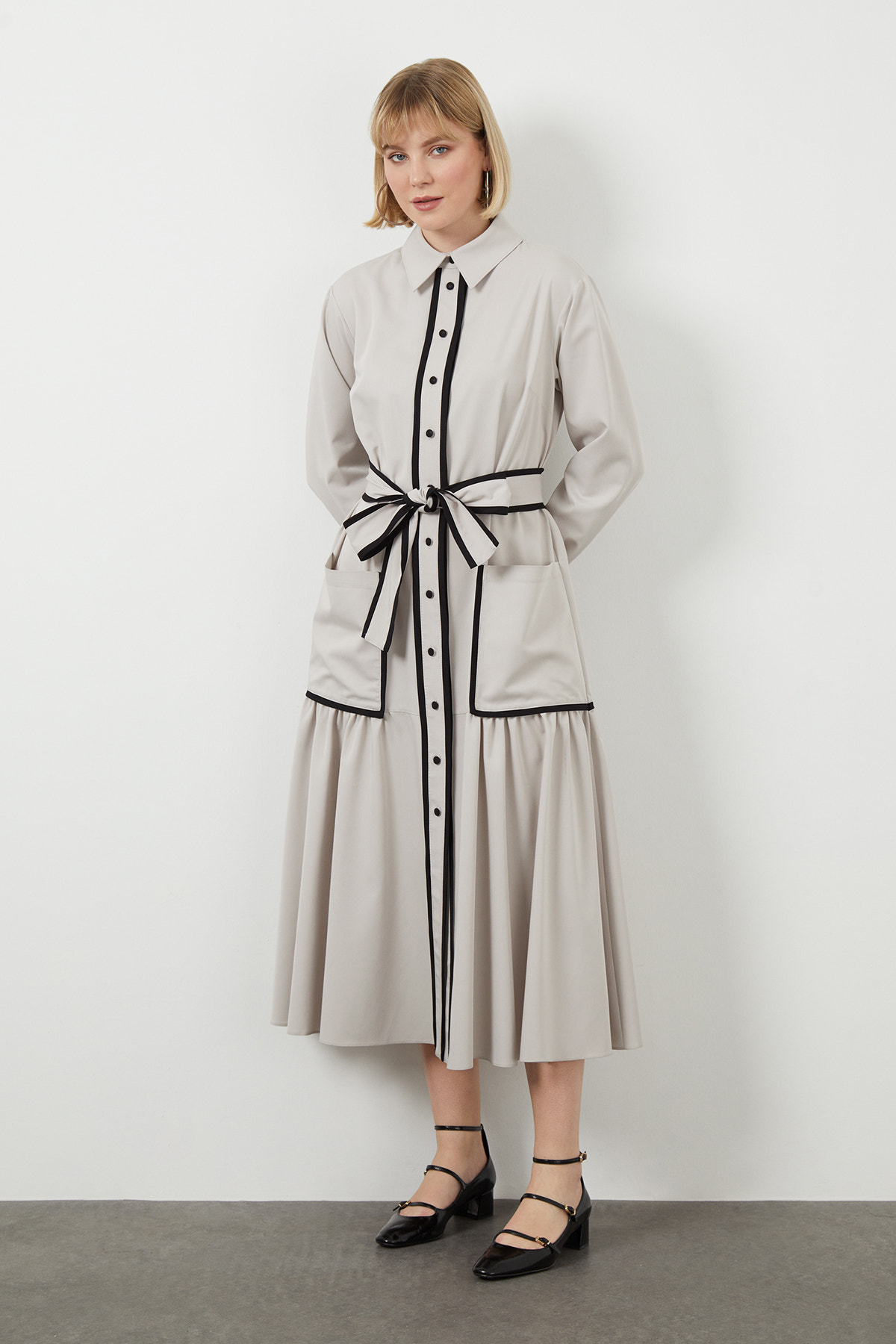 Seyyar Kuşaklı Düğme Kapamalı Midi Elbise