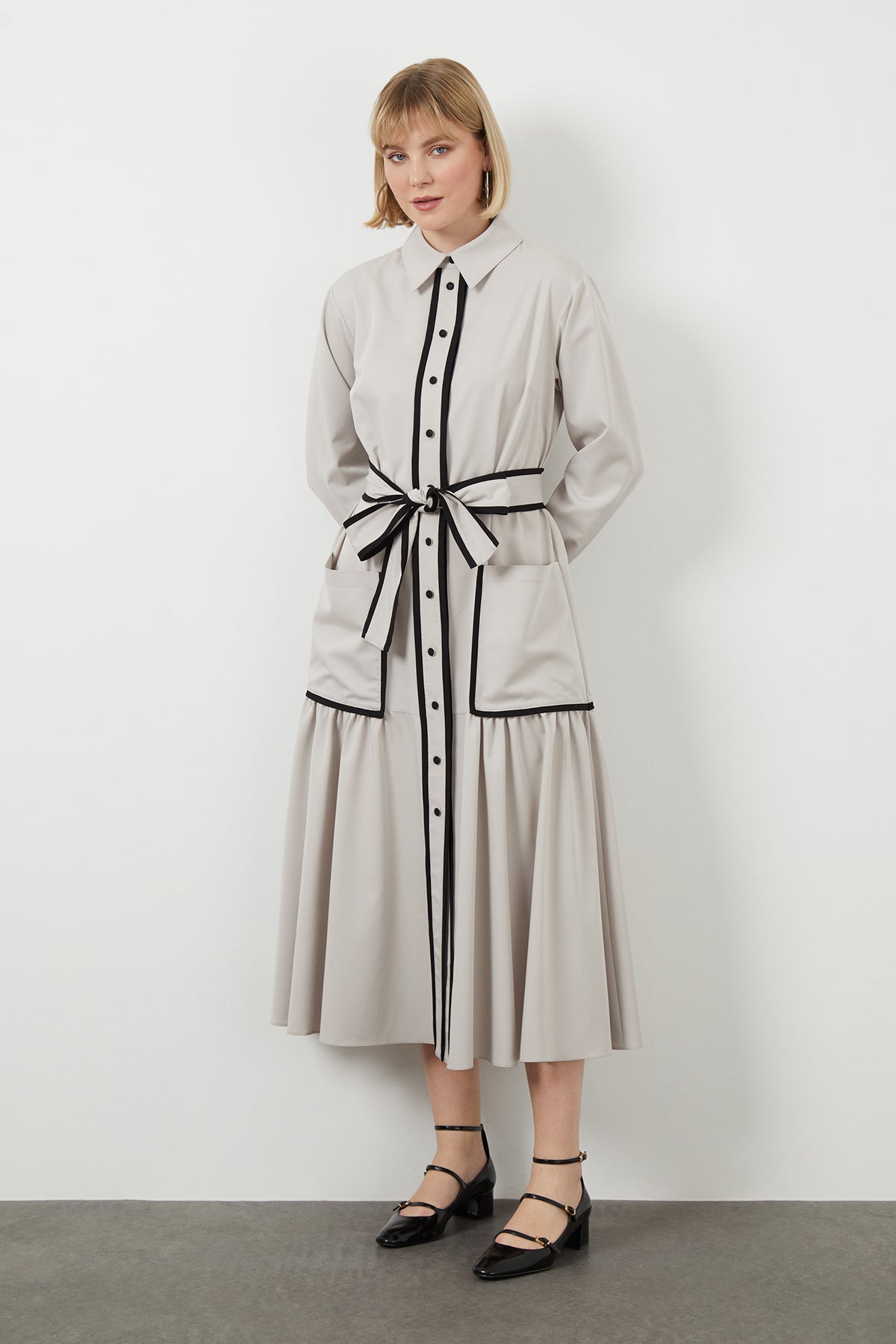 Seyyar Kuşaklı Düğme Kapamalı Midi Elbise