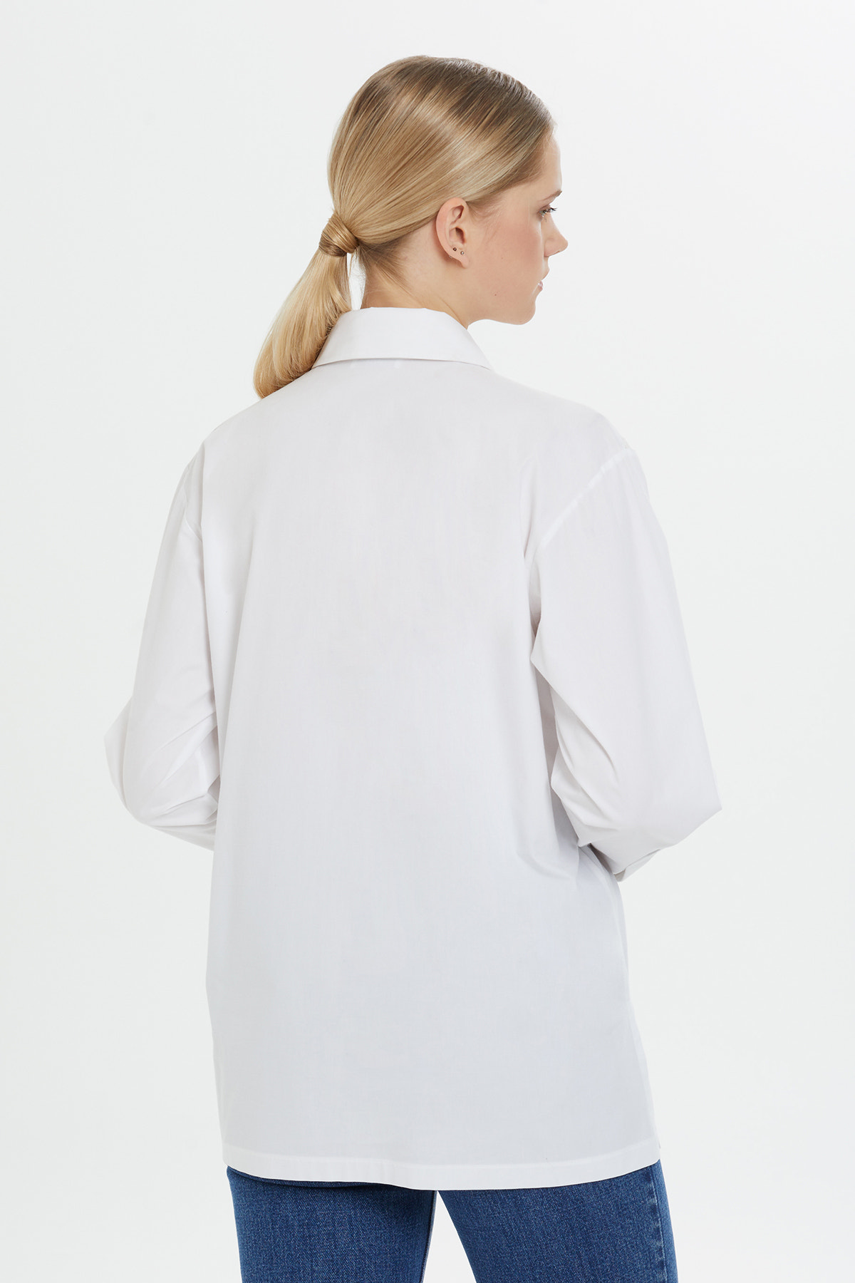 Manşetleri Boncuklu Düğmeli Klasik Gömlek