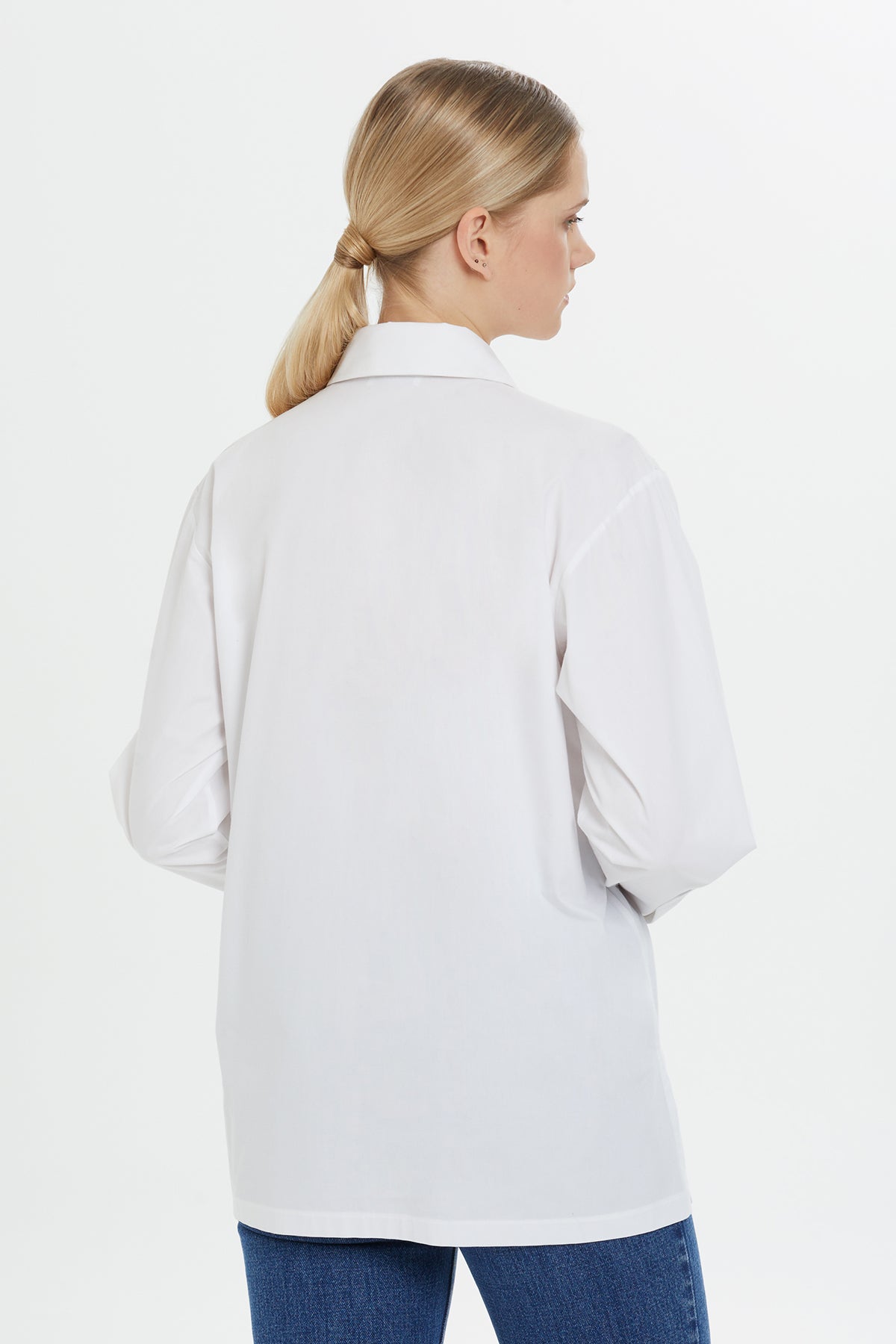 Manşetleri Boncuklu Düğmeli Klasik Gömlek