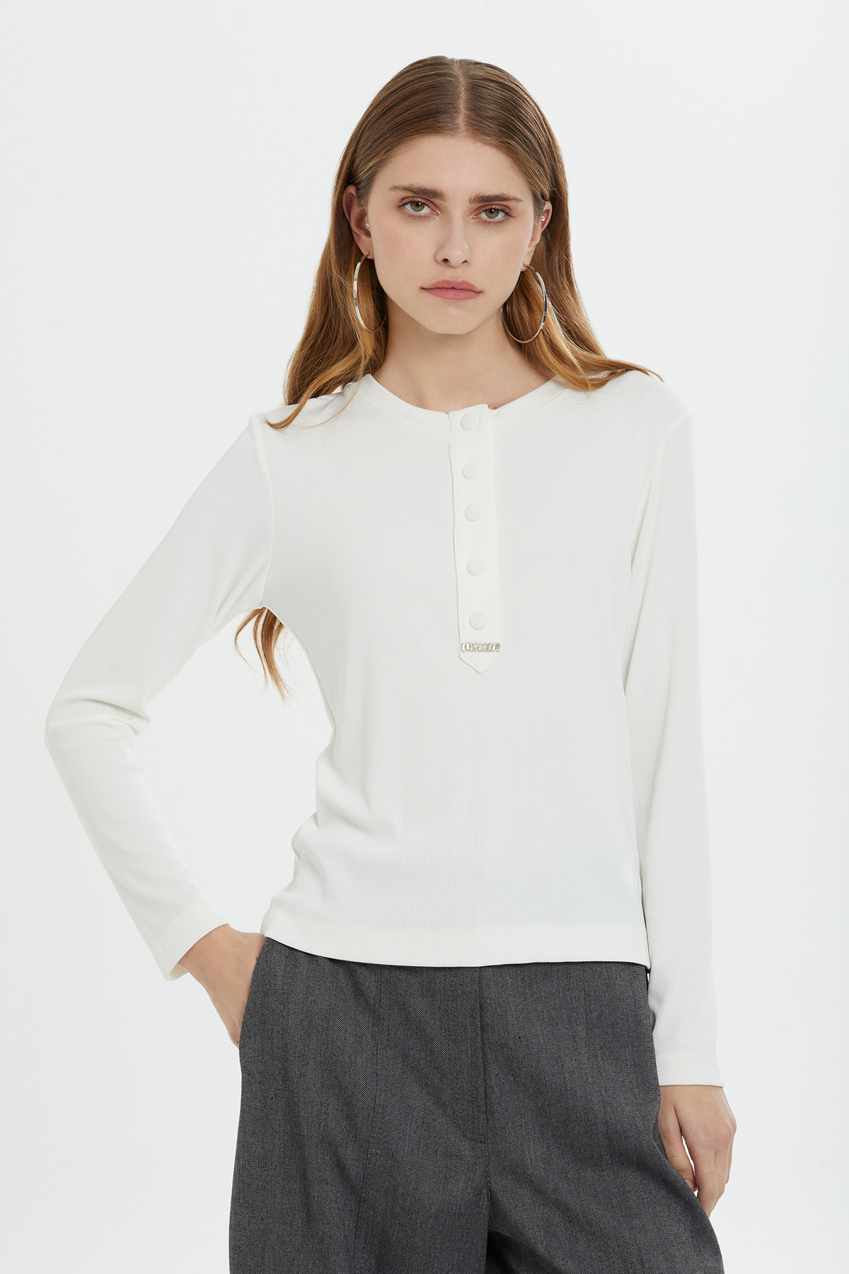 Çıtçıt Kapamalı Ucu Yuvalı İşlemeli Uzun Kollu T-Shirt