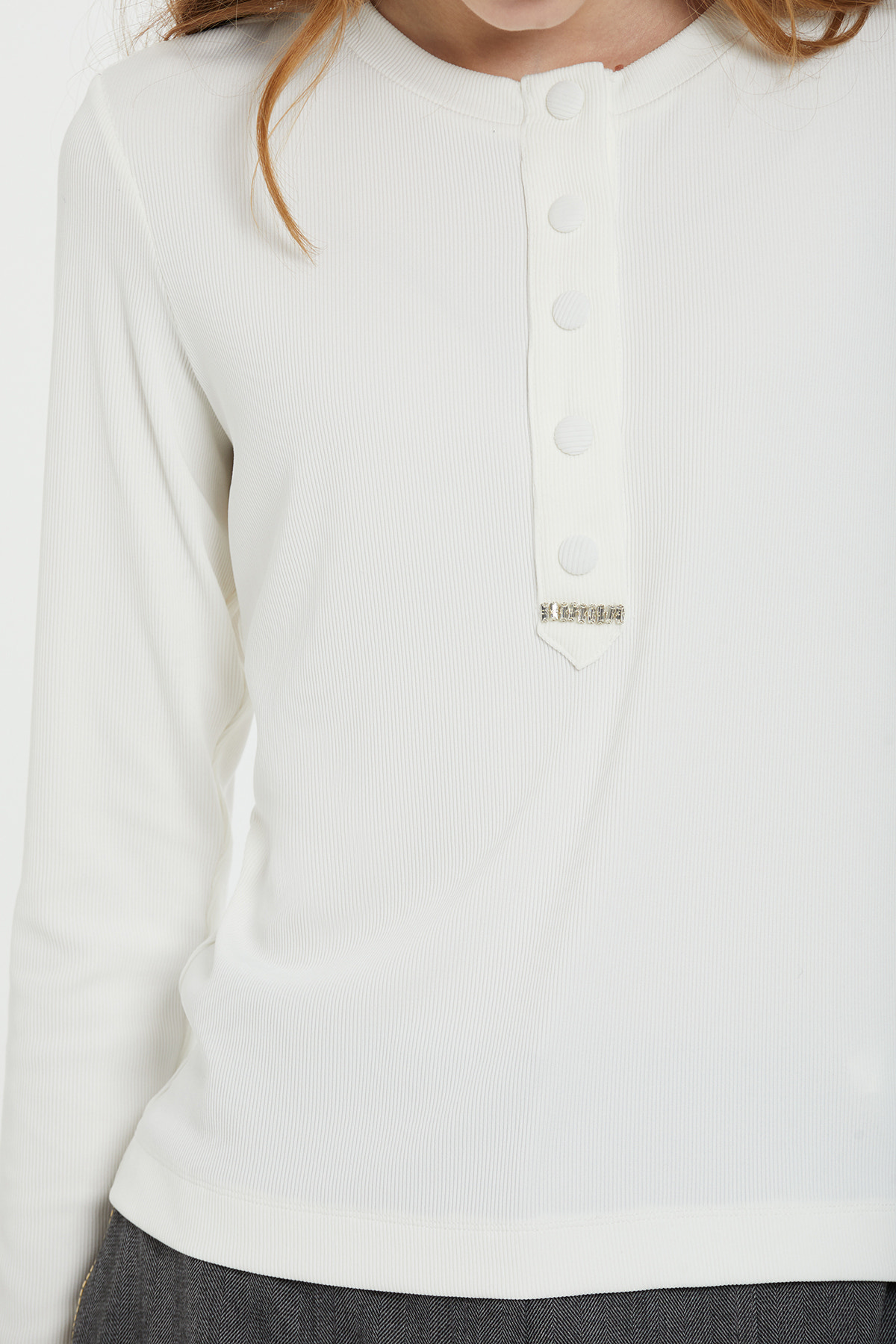 Çıtçıt Kapamalı Ucu Yuvalı İşlemeli Uzun Kollu T-Shirt