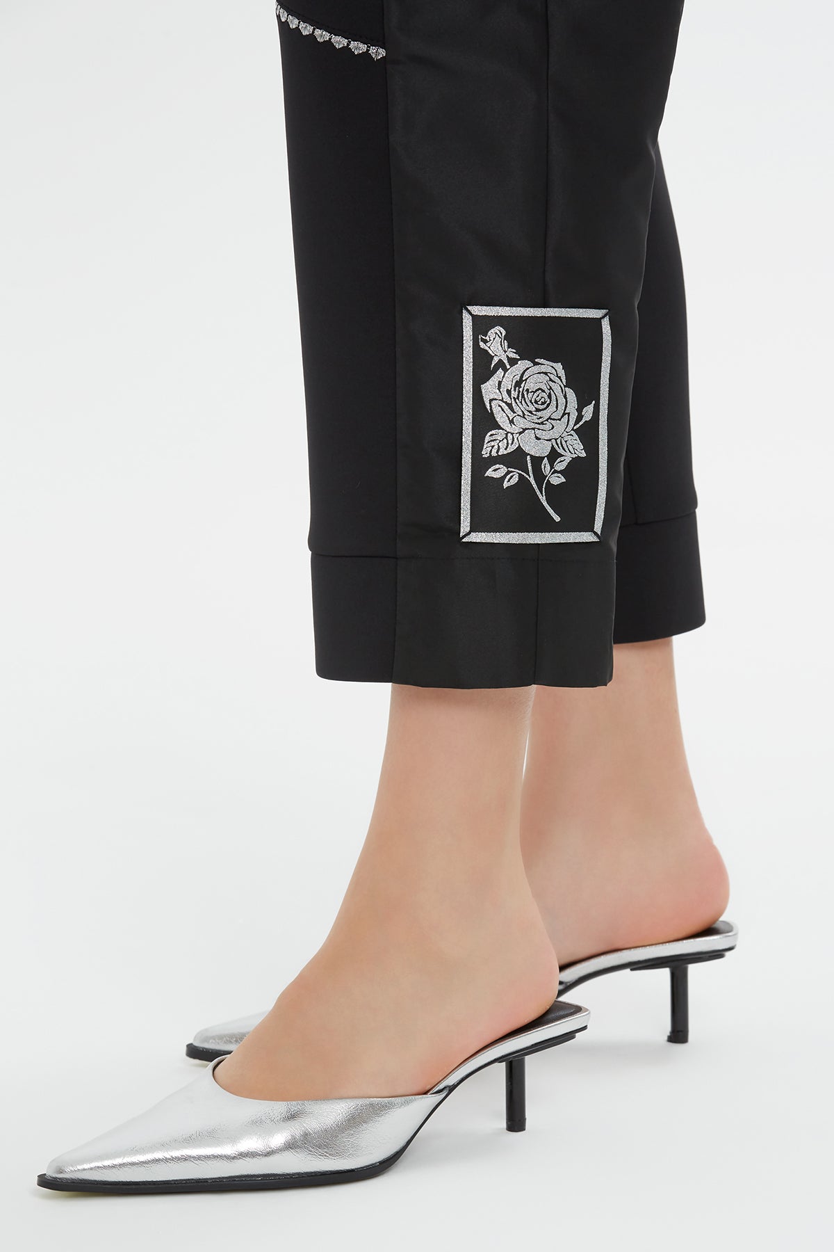 Fermuarlı İşlemeli Boru Paça Eşofman Altı