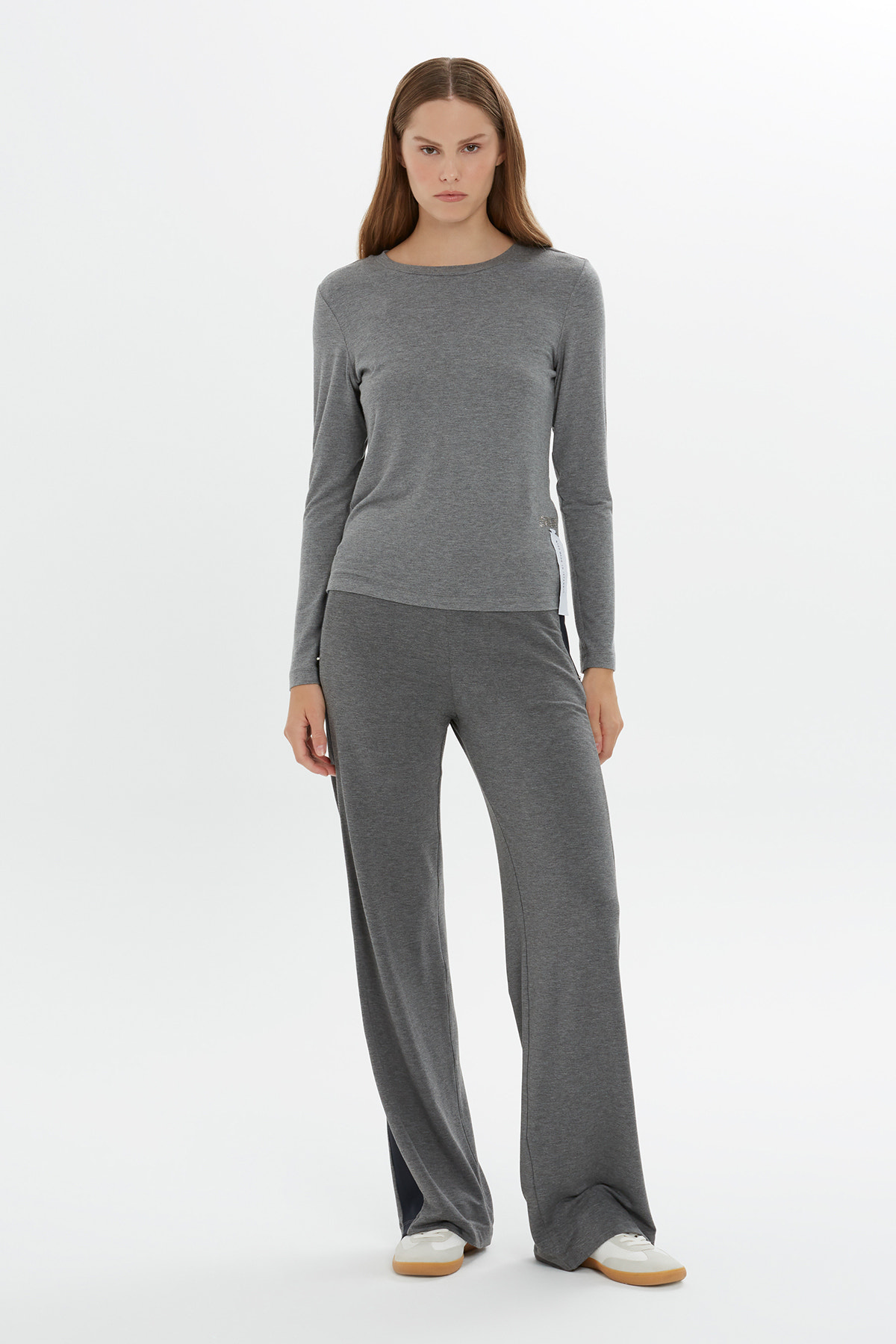 Yuvarlak Yaka Aksesuralı T-Shirt