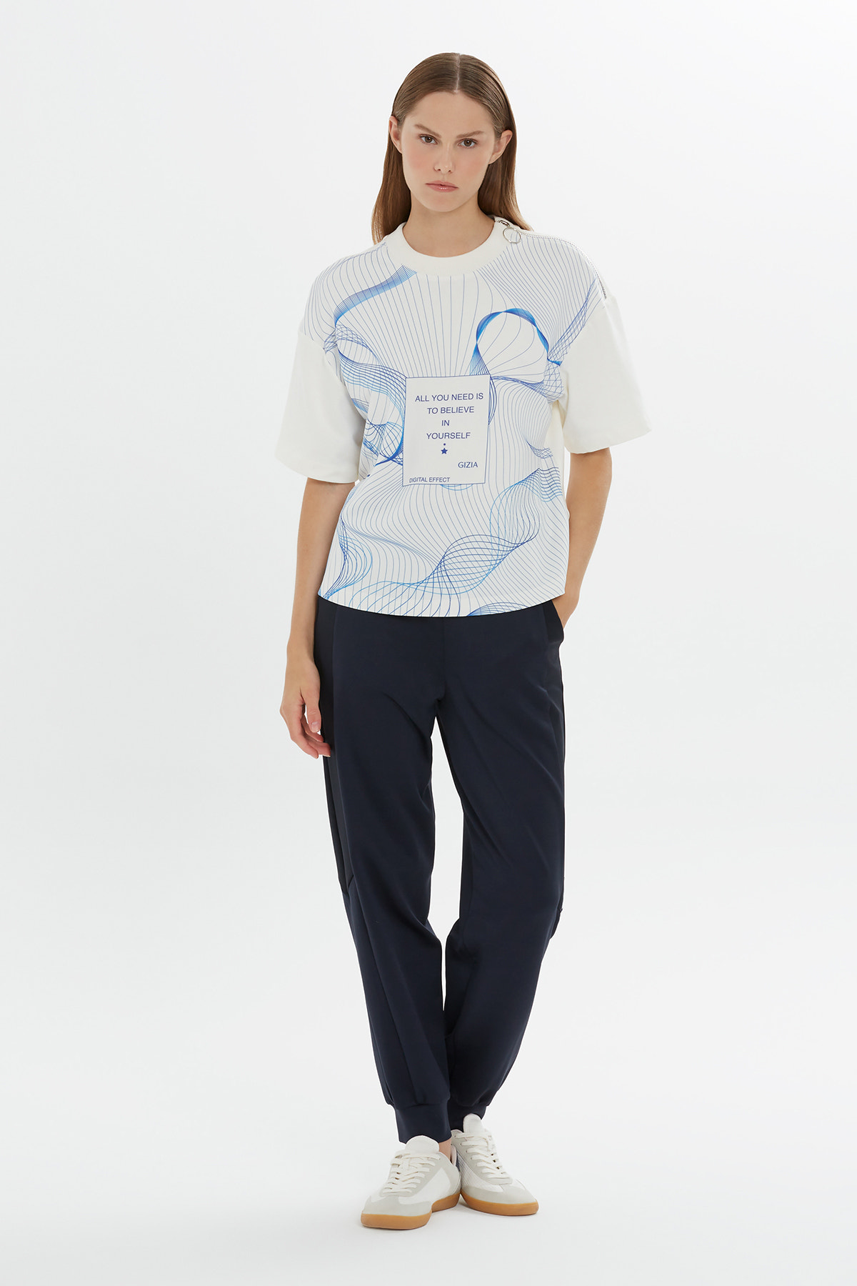 Grafik Desenli Kısa Kollu T-shirt