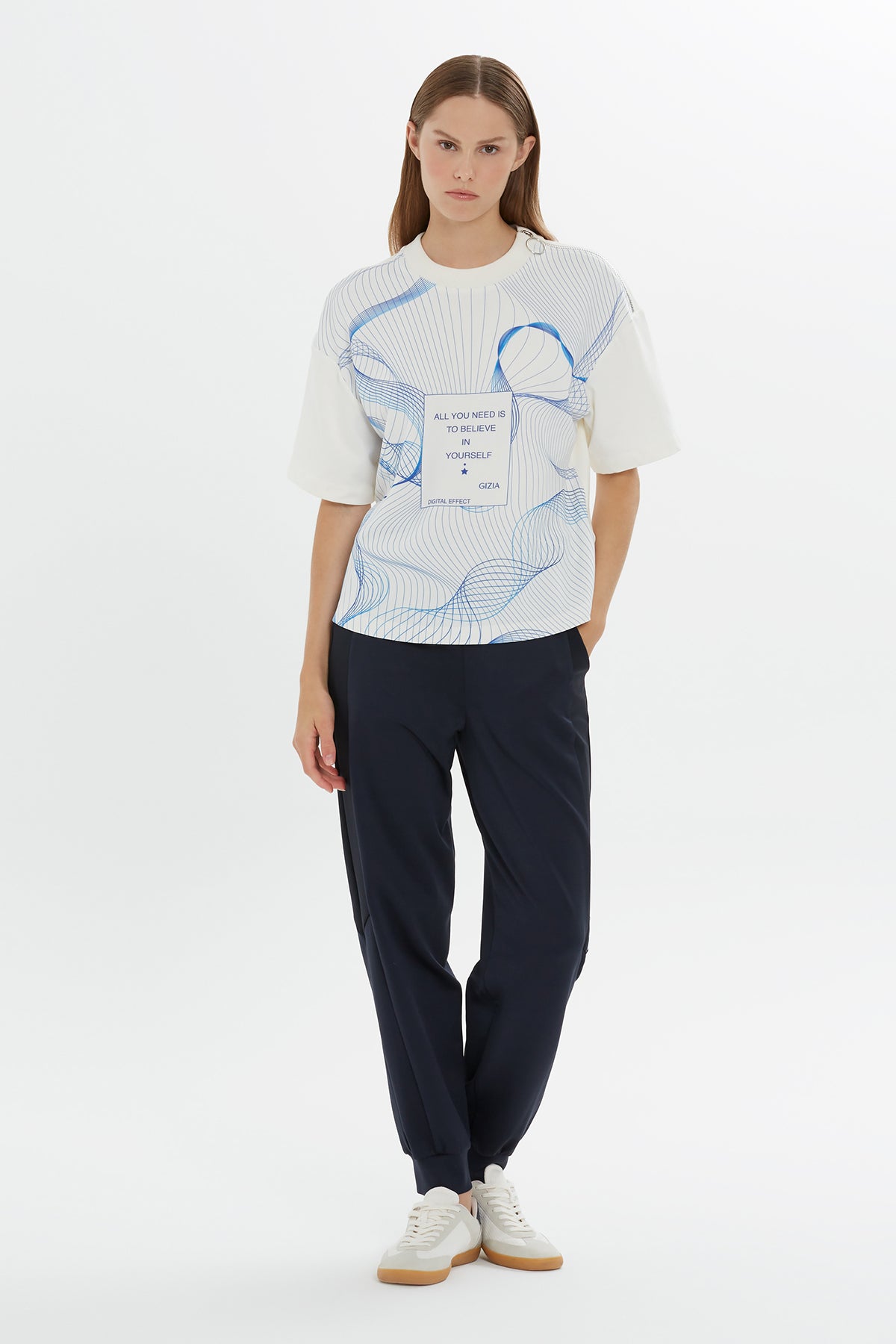 Grafik Desenli Kısa Kollu T-shirt