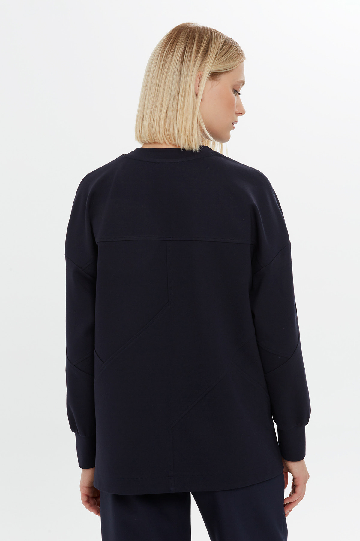 Yuvarlak Yakalı Asimetrik Kesim Sweatshirt