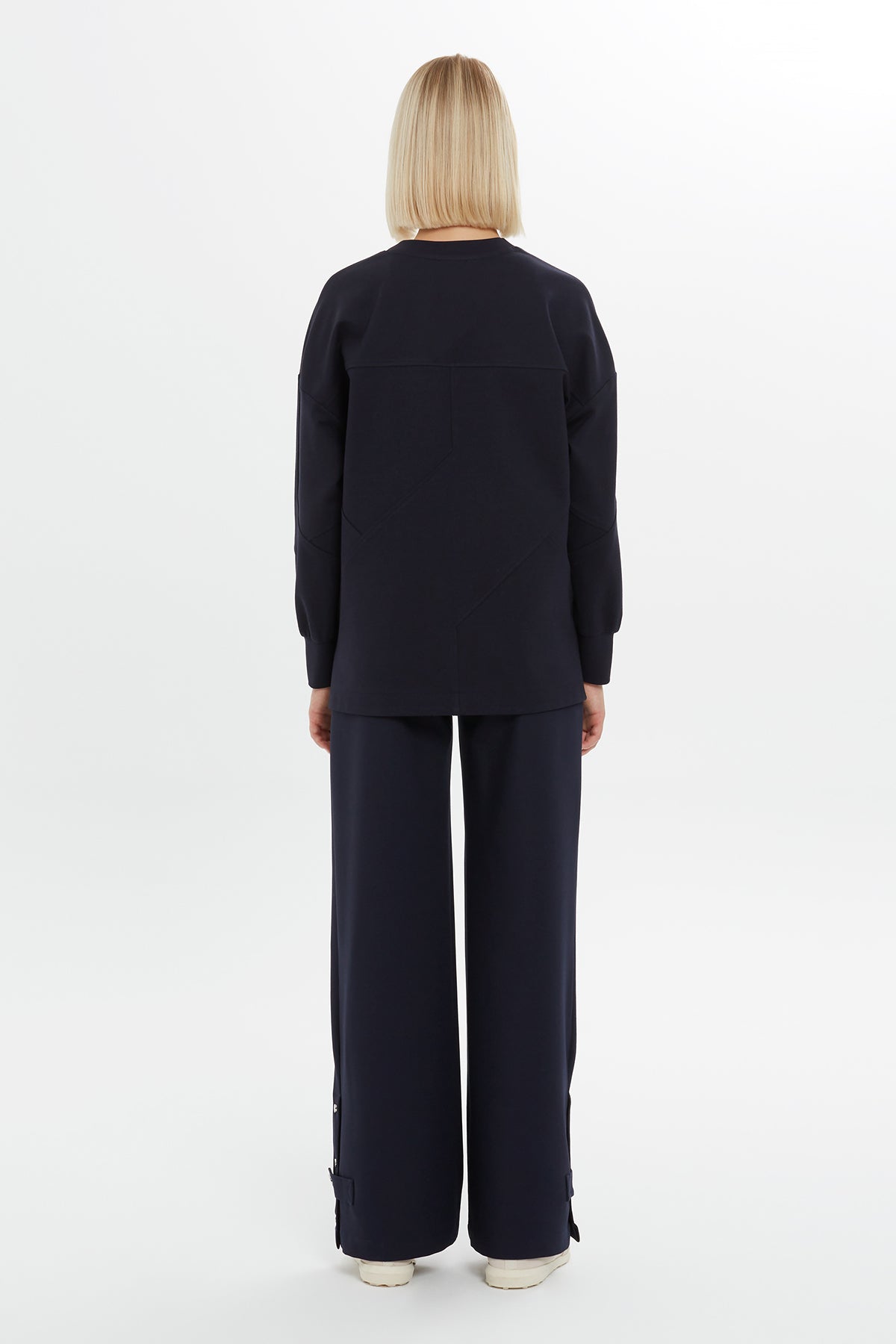 Yuvarlak Yakalı Asimetrik Kesim Sweatshirt