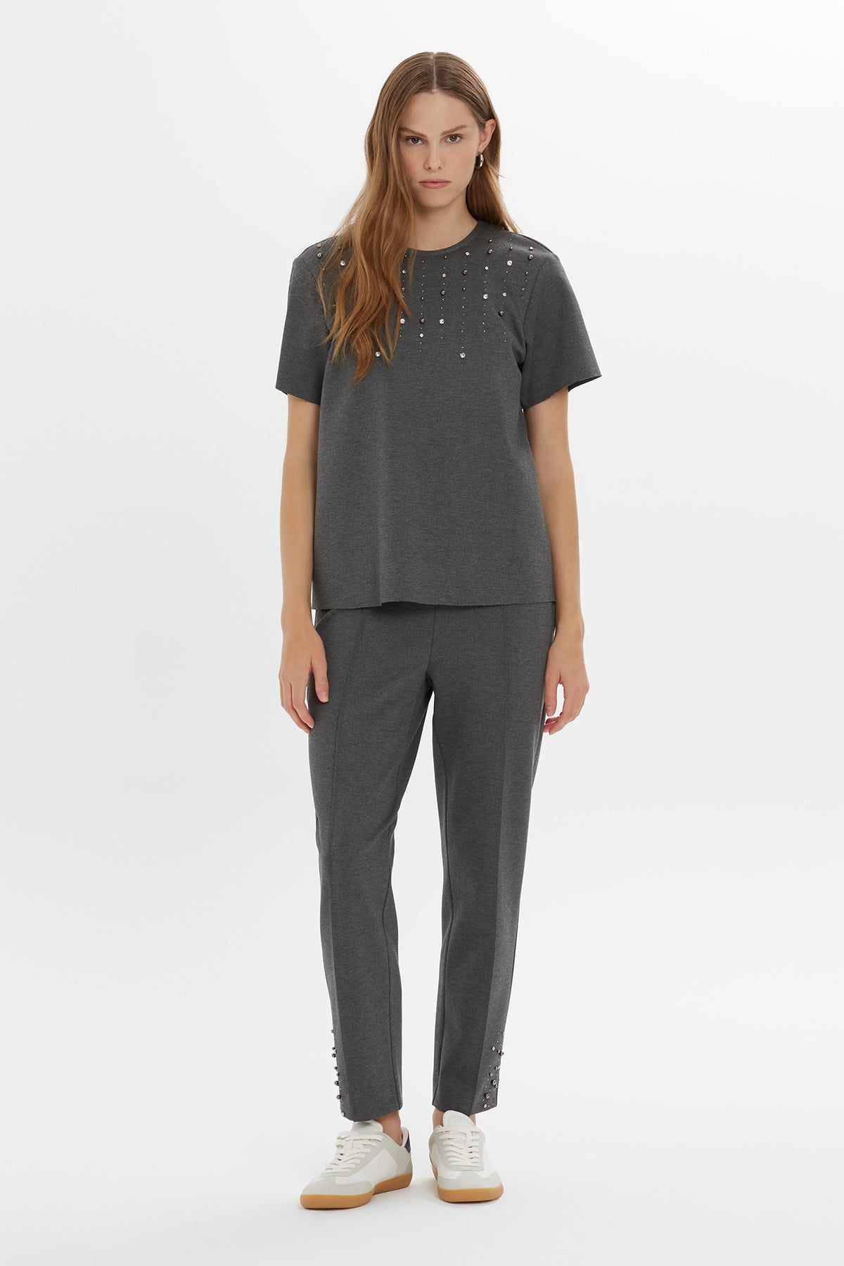 Önü Boncuk İşlemeli Kısa Kollu Tshirt