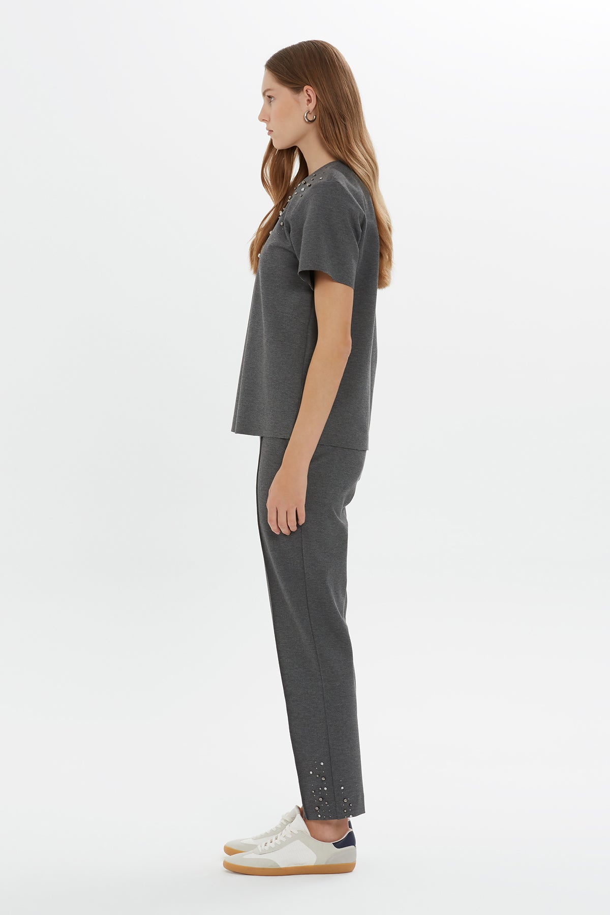 Önü Boncuk İşlemeli Kısa Kollu Tshirt