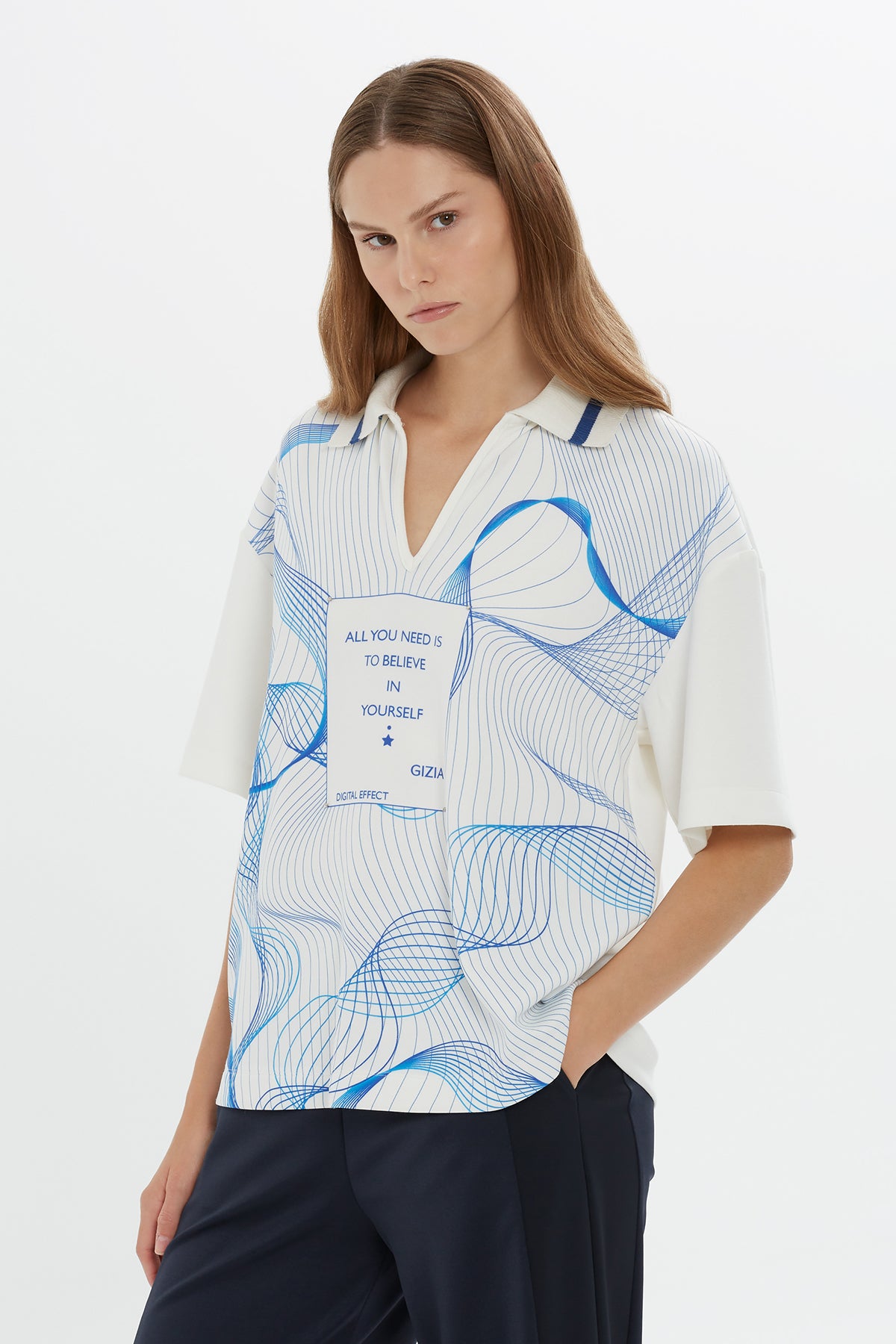 Çizgi Desenli Kısa Kollu V Yaka Tshirt