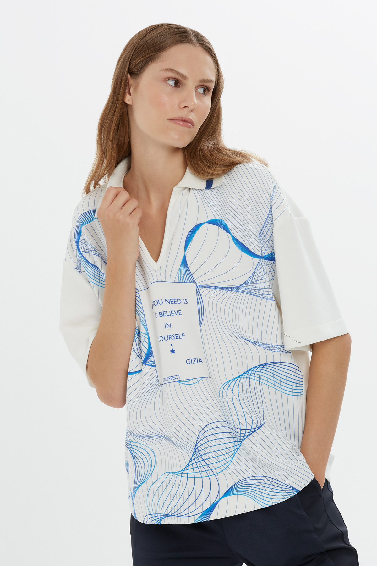 Çizgi Desenli Kısa Kollu V Yaka T-shirt