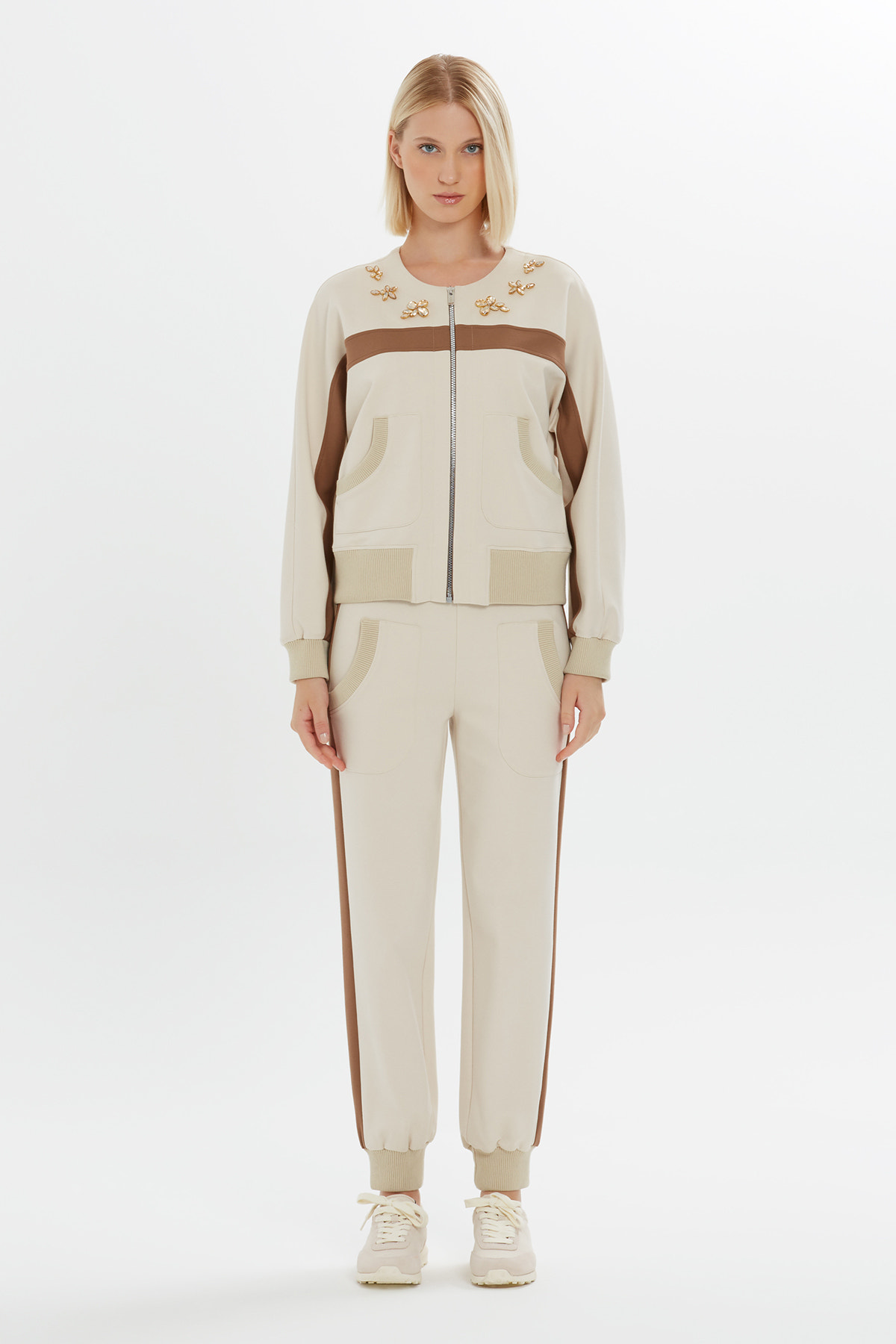 İşlemeli Şerit Detaylı Sweatshirt