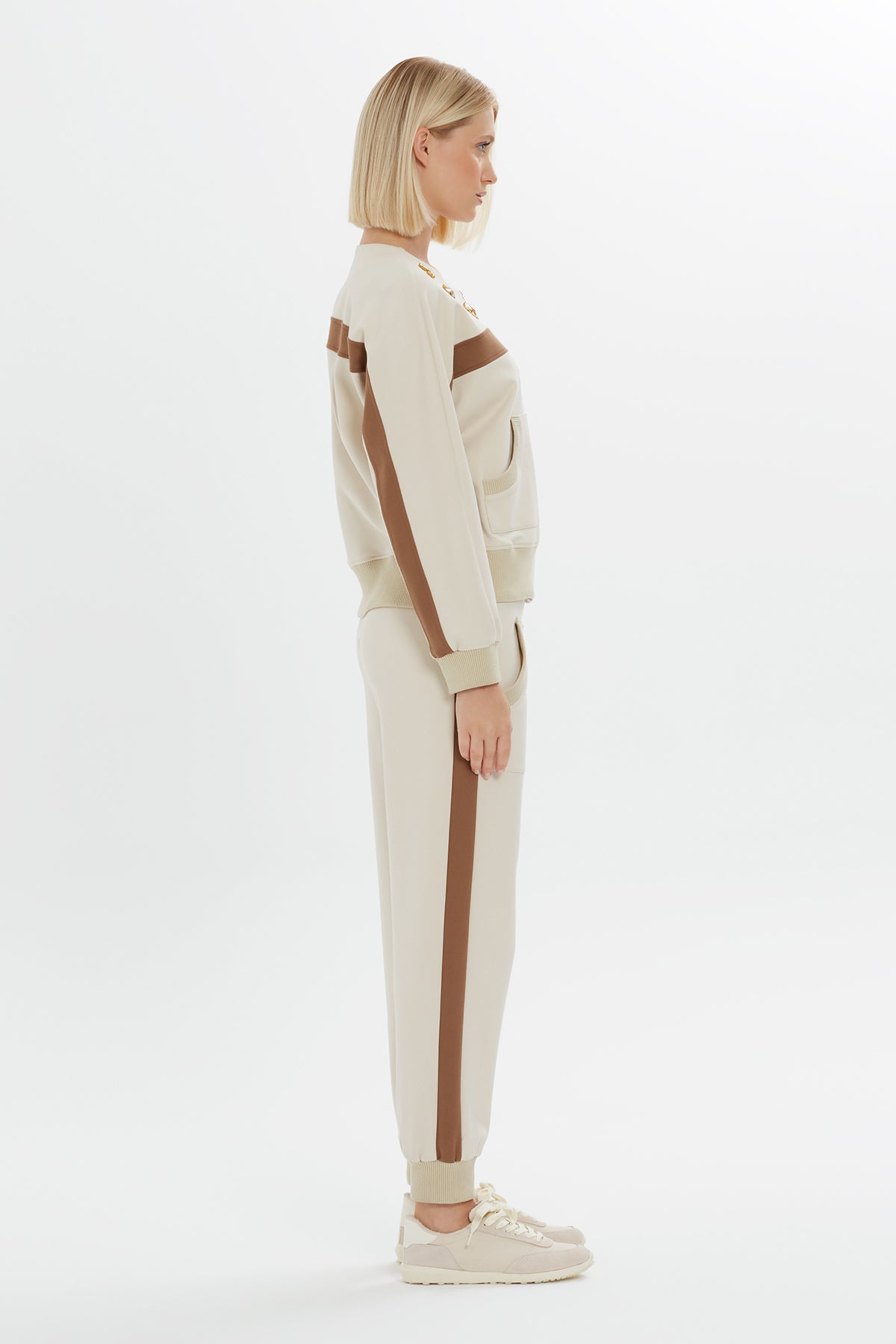 İşlemeli Şerit Detaylı Sweatshirt