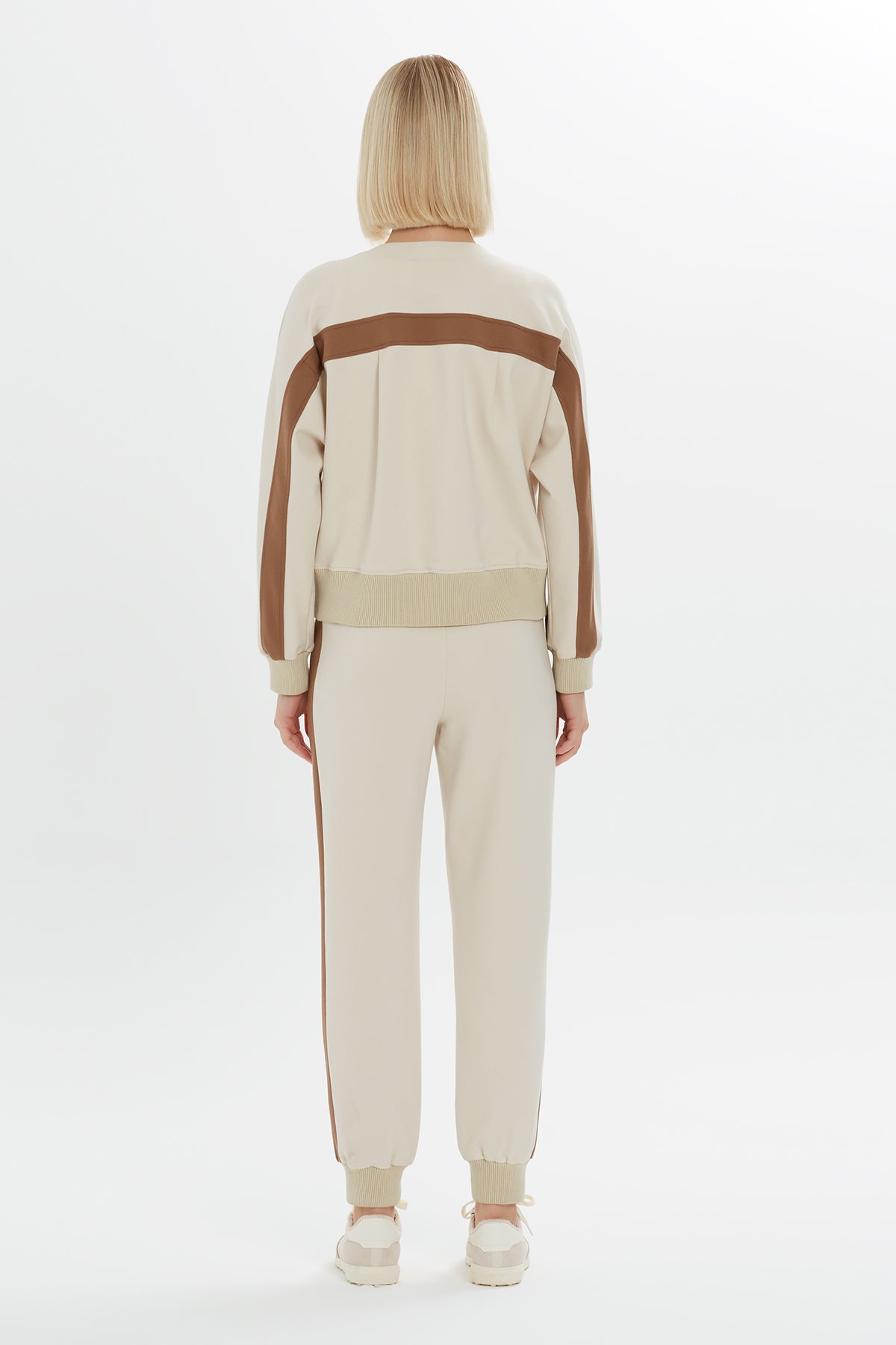 İşlemeli Şerit Detaylı Sweatshirt