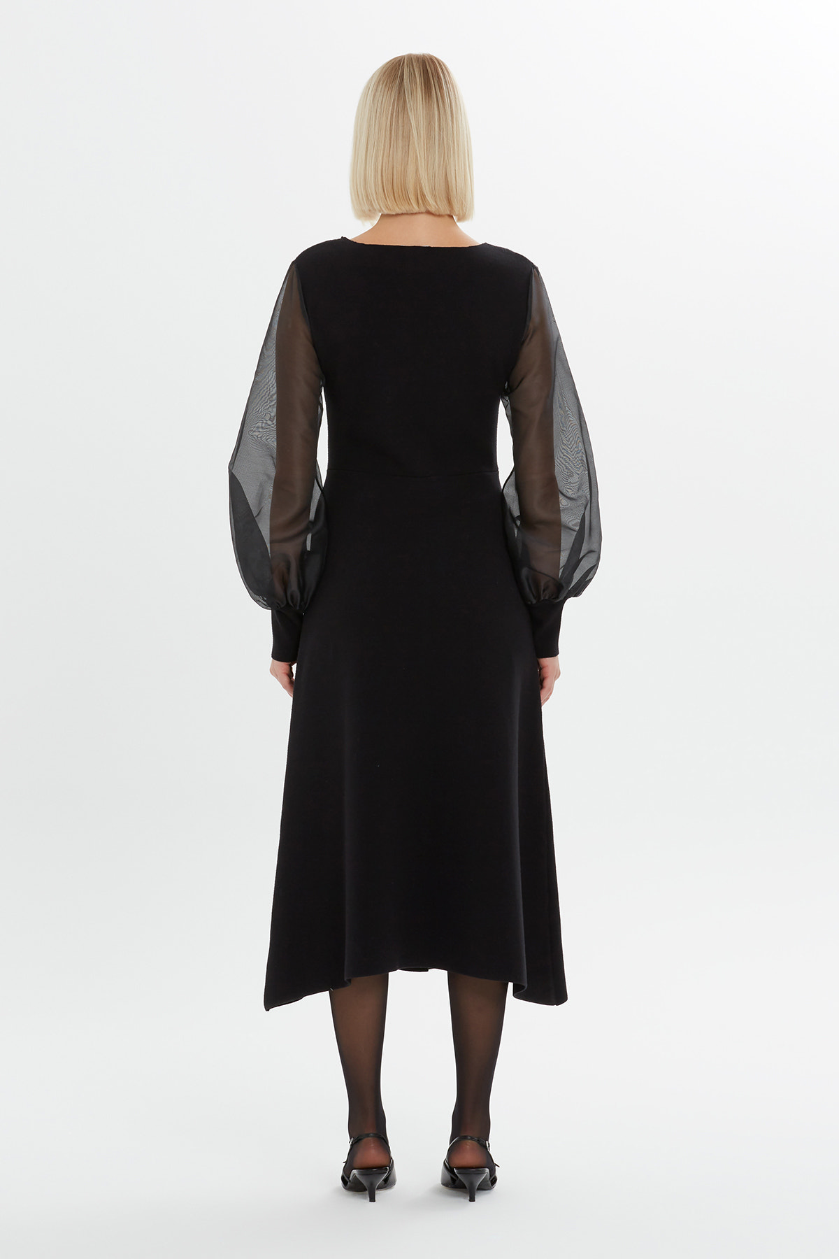 Yakası İşlemeli Önden Yırtmaçlı Midi Boy Elbise