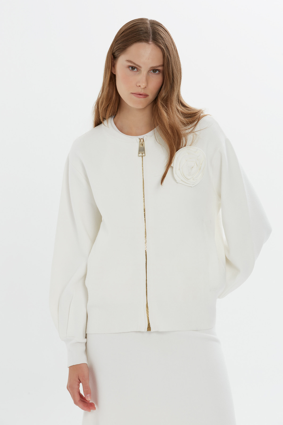 Yuvarlak Yaka Çiçek Detaylı Uzun Kollu Ceket