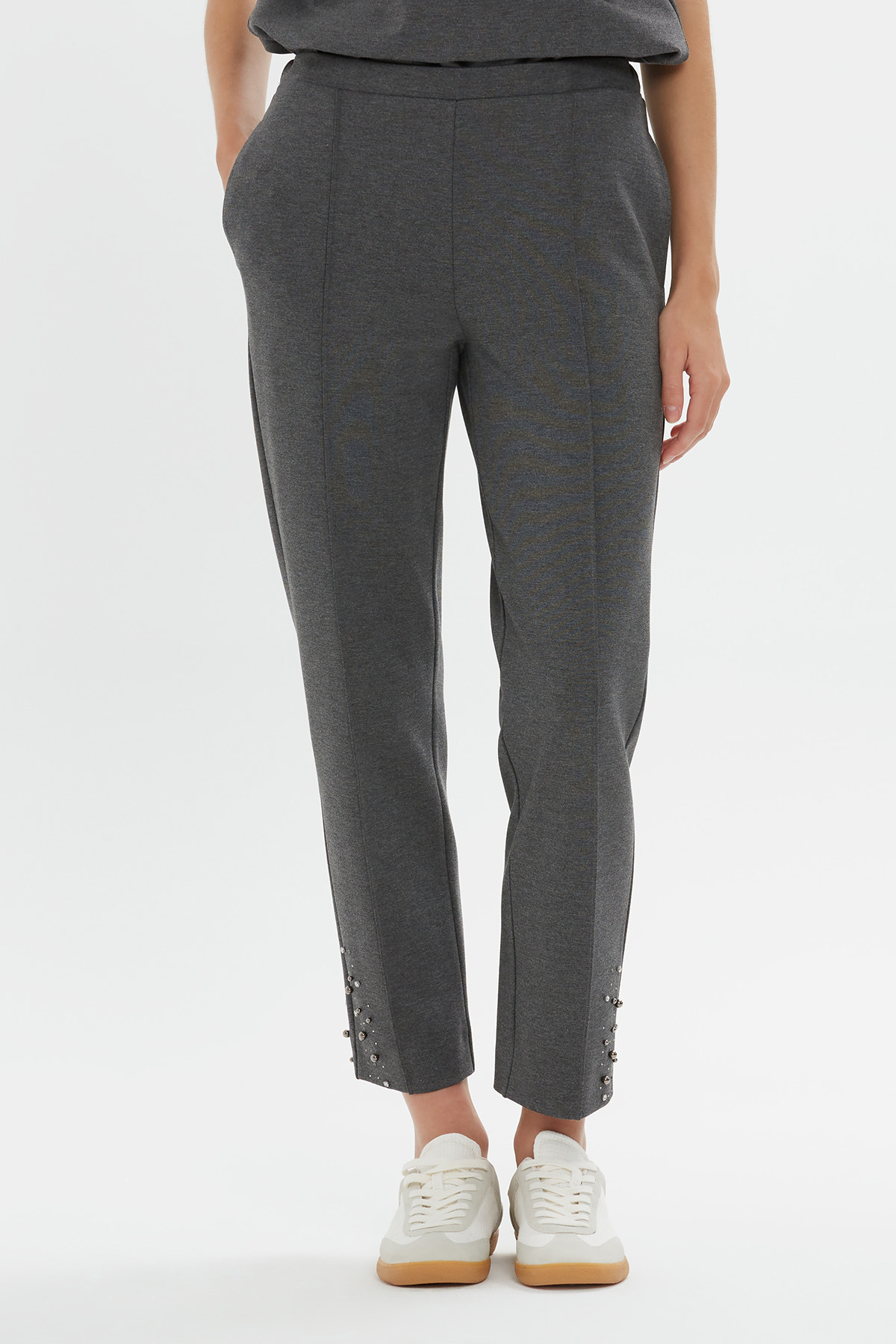 Paçaları İşlemeli Eşofman Altı