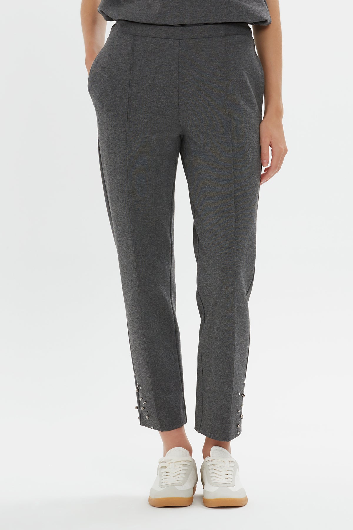 Paçaları İşlemeli Eşofman Altı