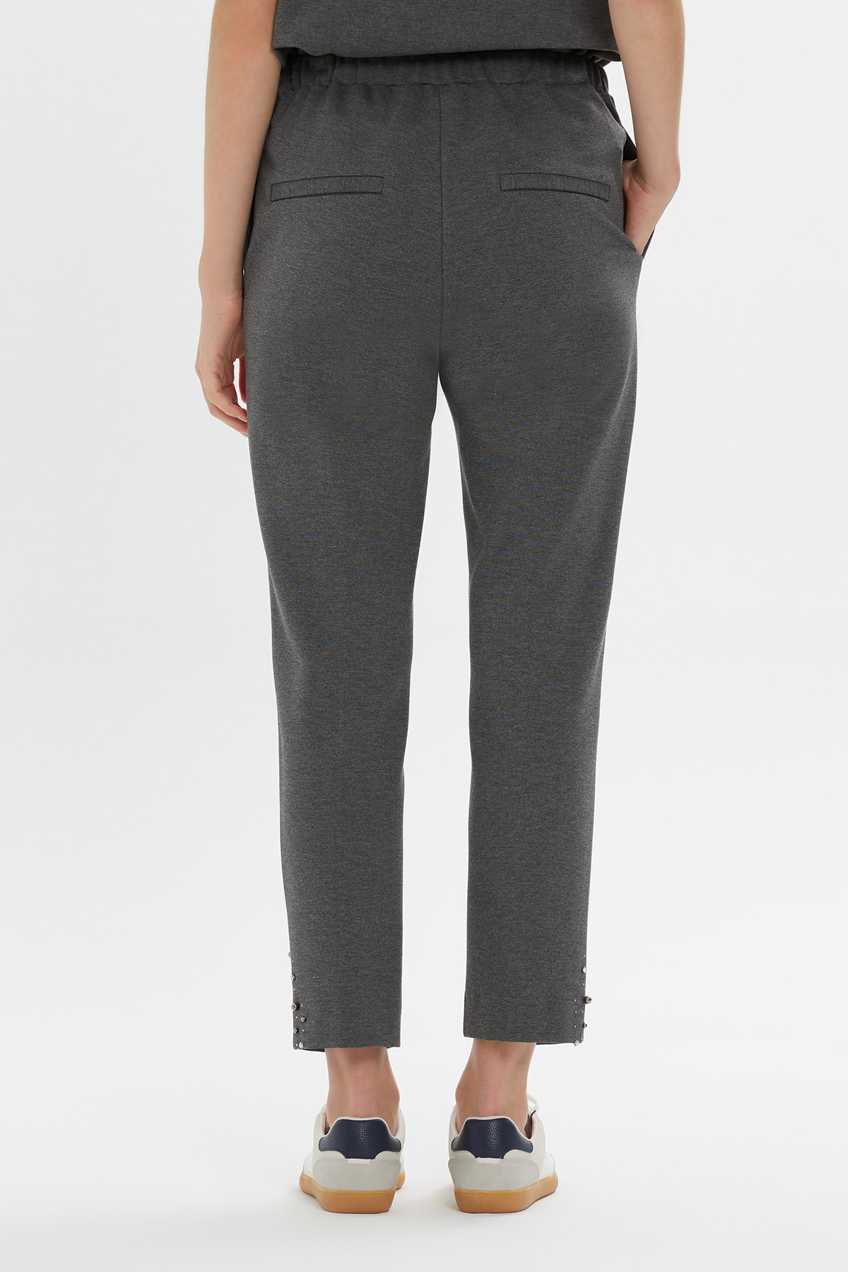 Paçaları İşlemeli Eşofman Altı