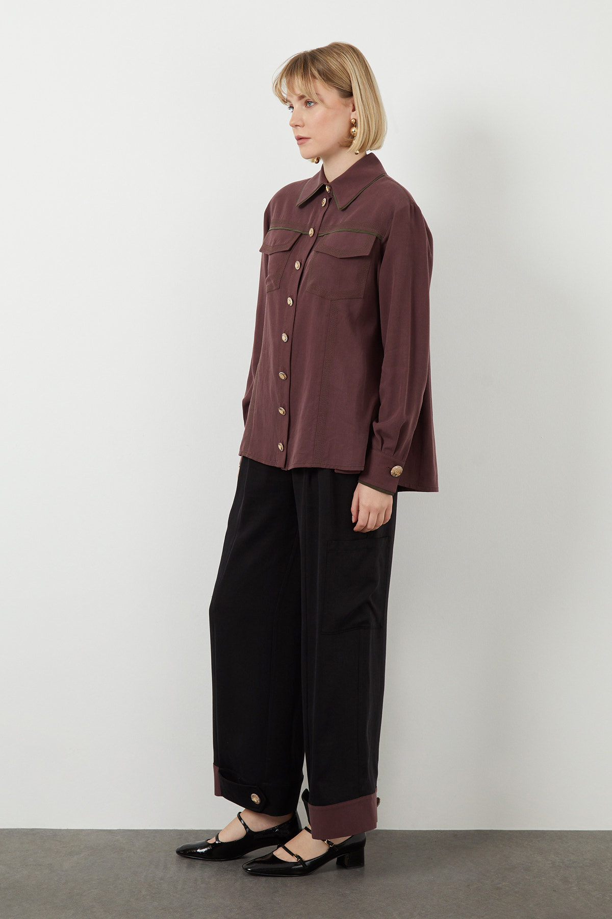 Klasik Yaka Kapaklı Çift Cepli Gömlek