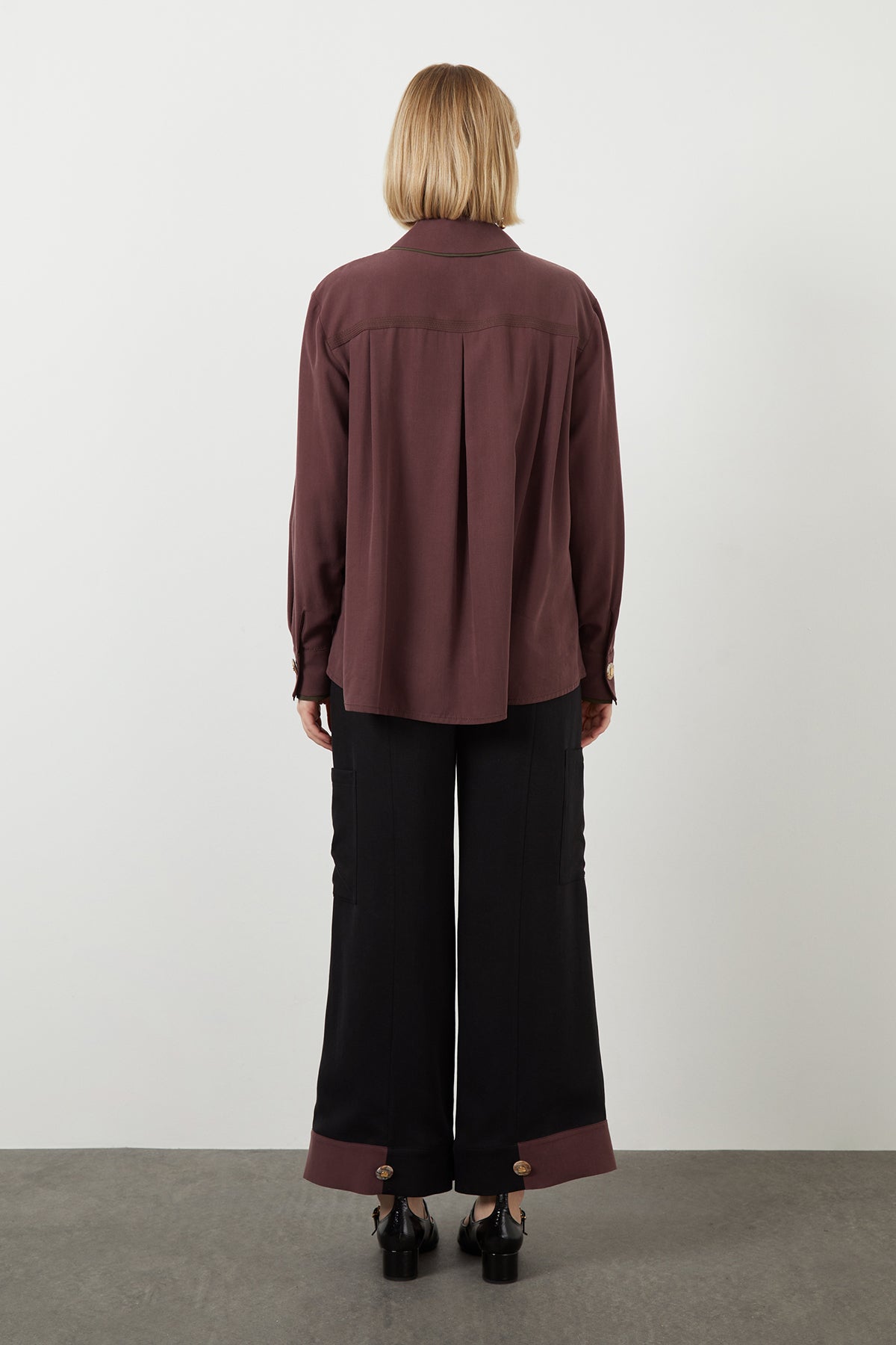 Klasik Yaka Kapaklı Çift Cepli Gömlek