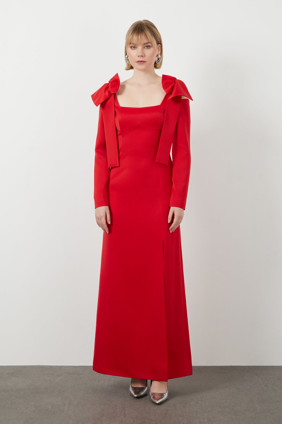 Omuz Üstü Fiyonk Detaylı Astarlı Uzun Elbise