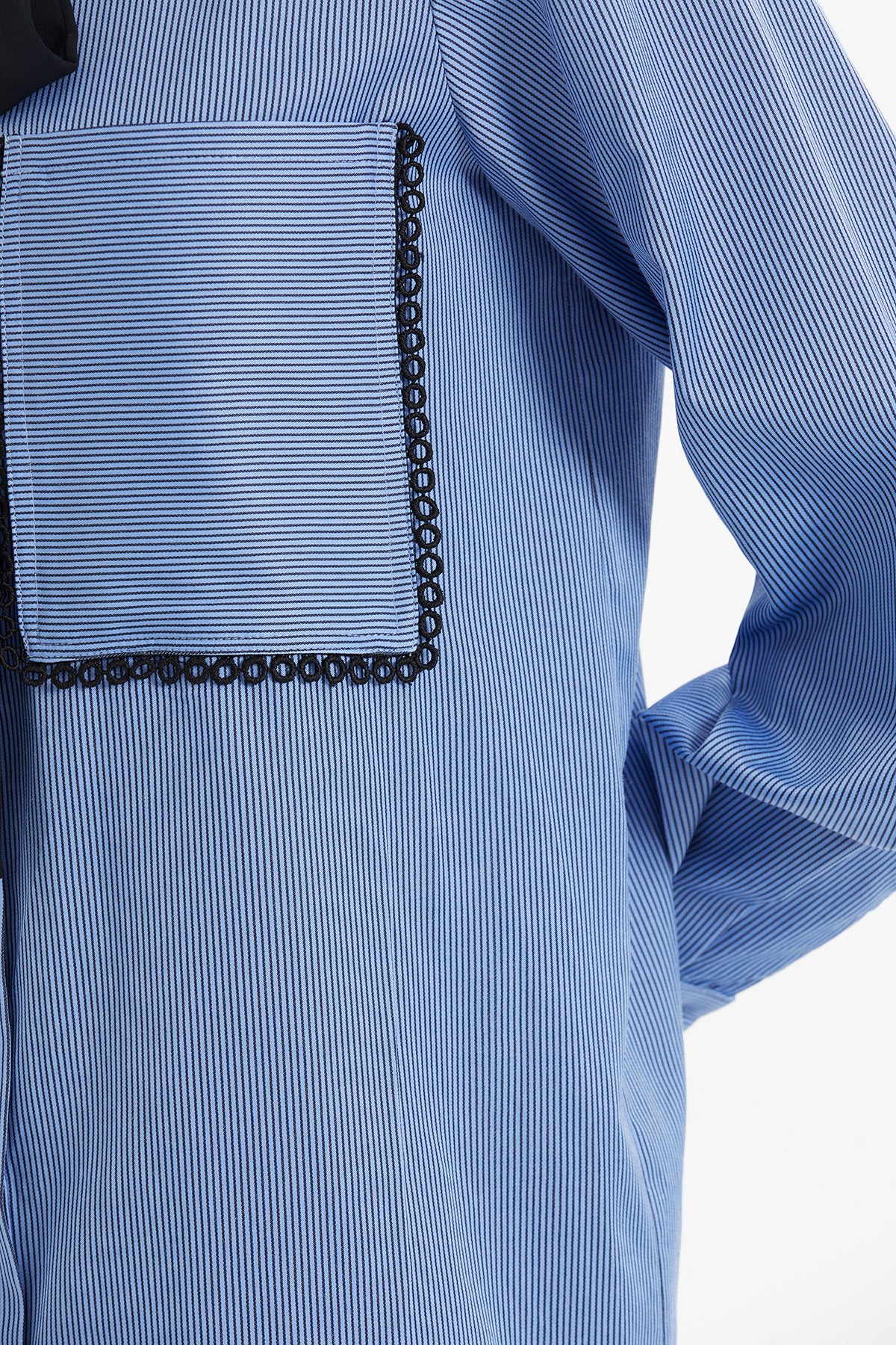 Şerit Biye Detaylı Çizgili Gömlek Ve Pantolonlu Takım