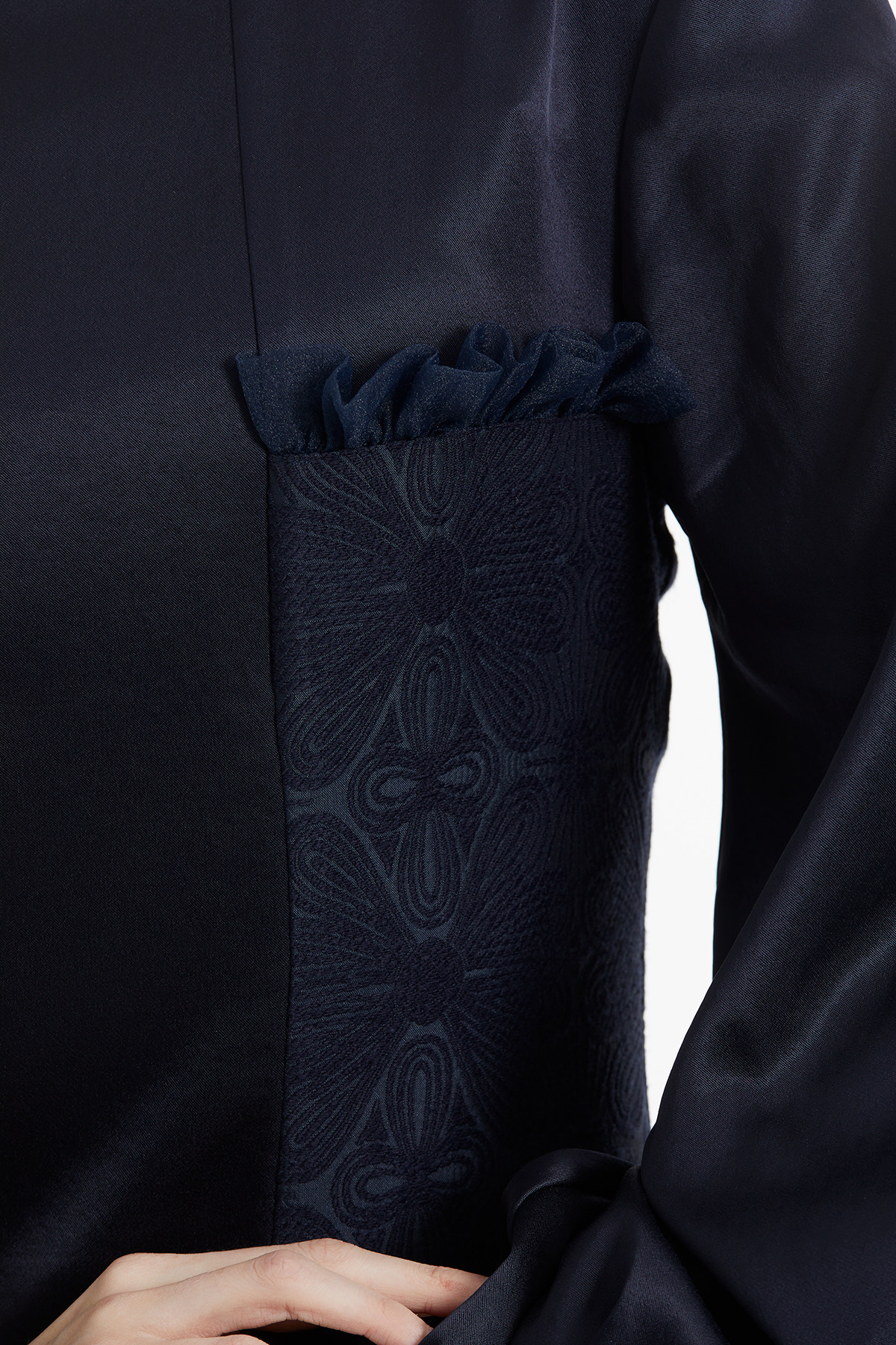 Eteği Tül Fırfır Detaylı Belden Oturtmalı Uzun Elbise