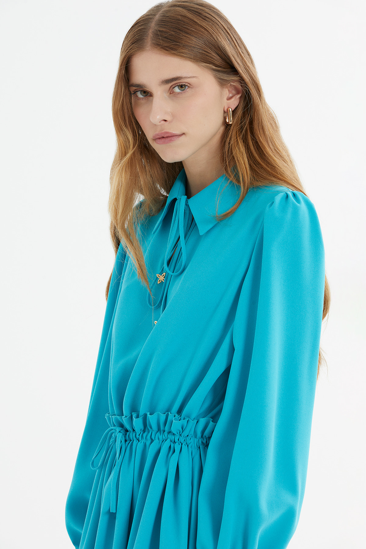 Yaka Su Damla Kesim Detaylı Eteği Kloş Midi Boy Elbise