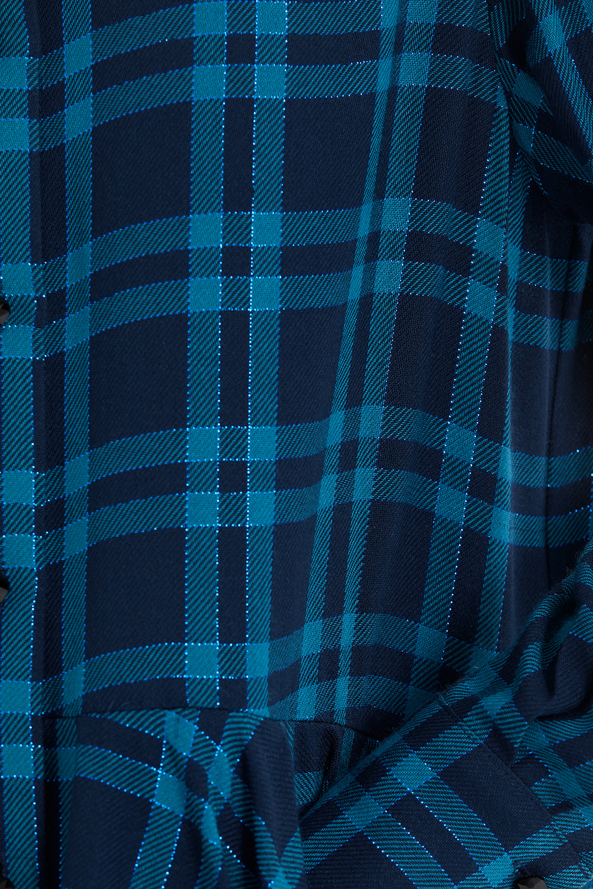 Volan Detaylı Ekose Desenli Düğmeli Uzun Elbise