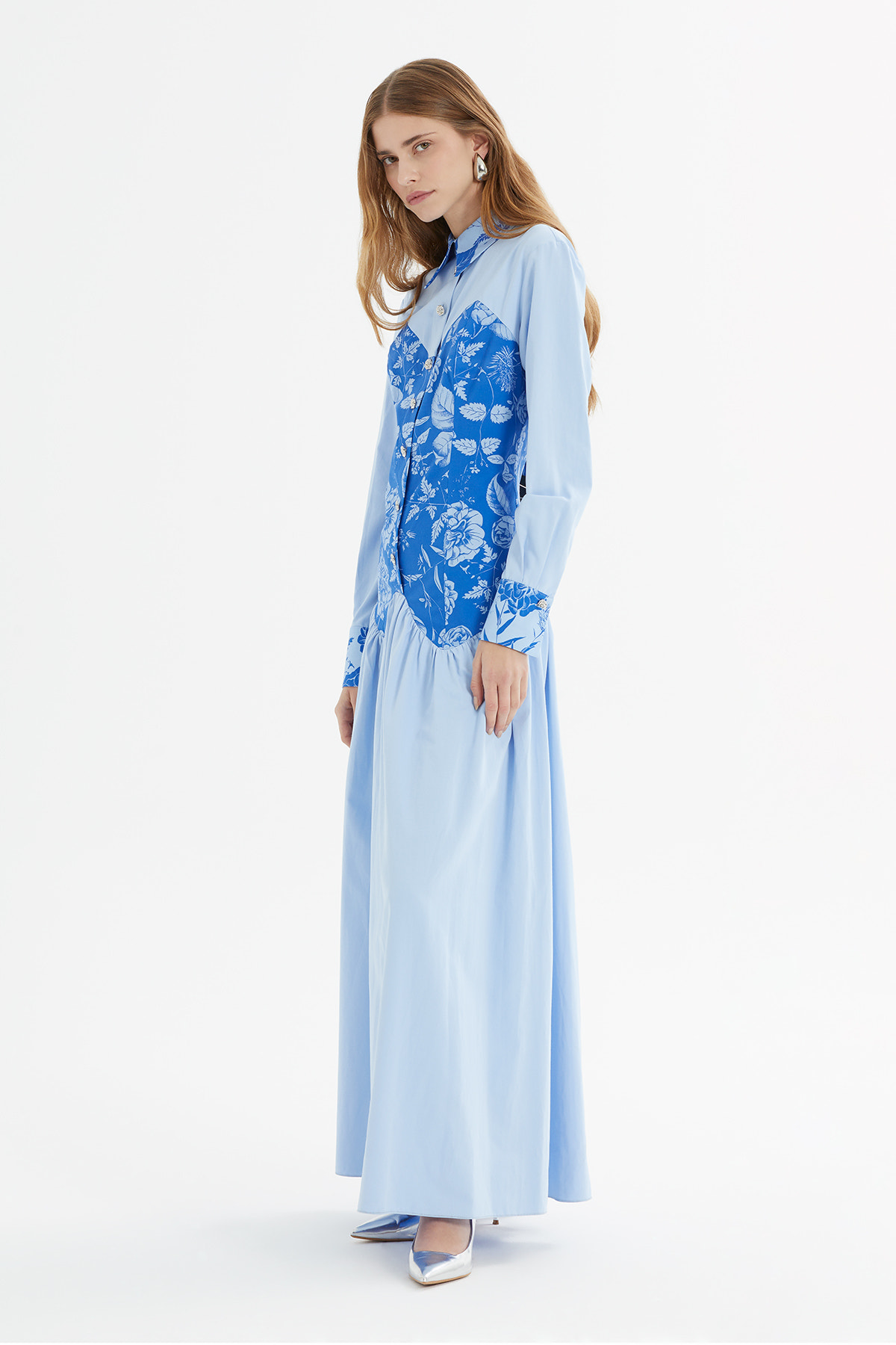 Gül Düğme Aksesuarlı Garni Desenli Uzun Elbise