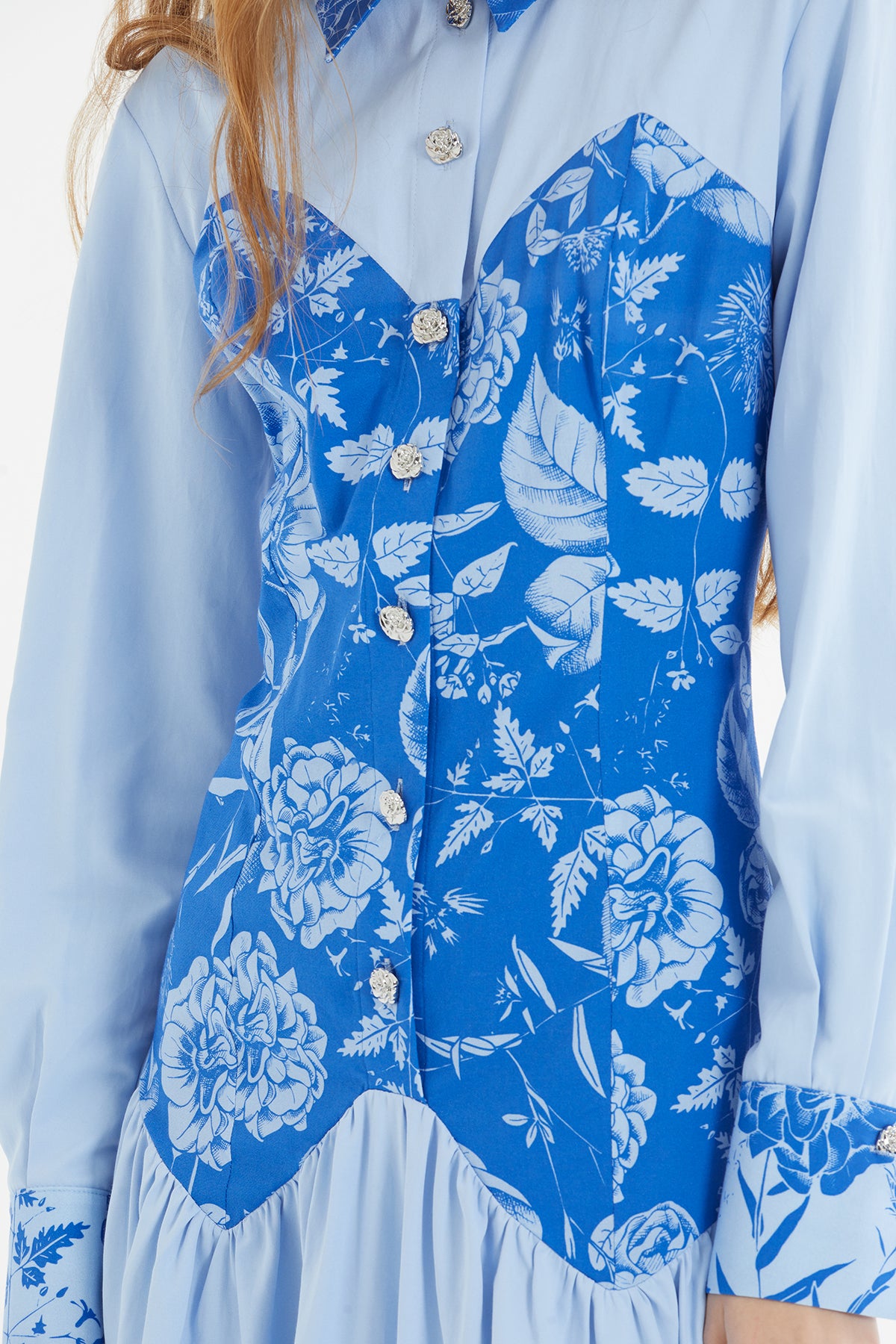 Gül Düğme Aksesuarlı Garni Desenli Uzun Elbise