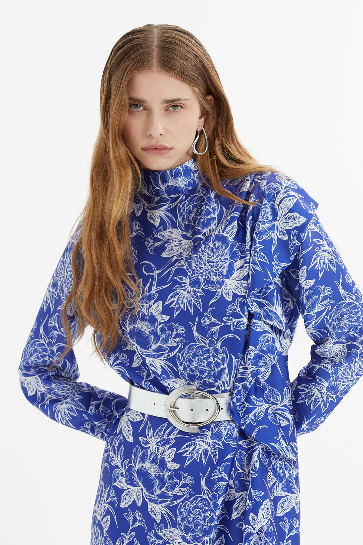 Beli Kemerli Ön Boydan Volan Detaylı Desenli Maxi Elbise