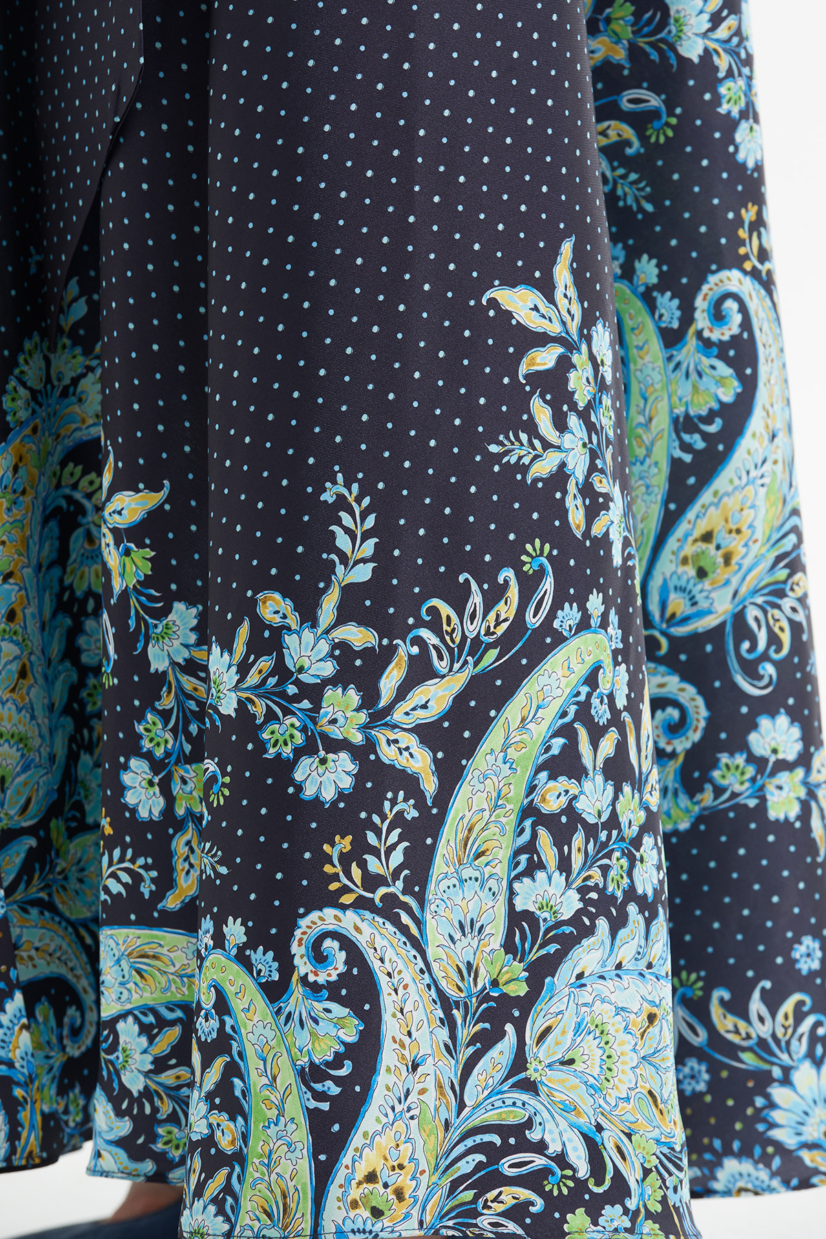 Kruvaze Kapamalı Beli Kuşaklı Puantiyeli Uzun Elbise