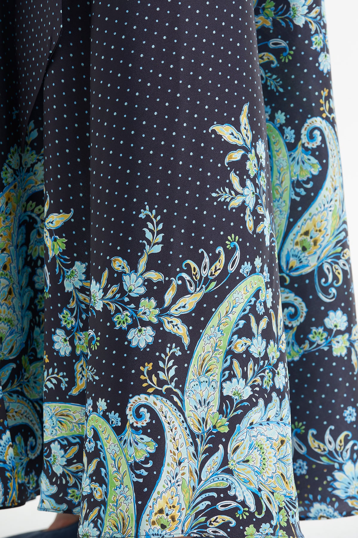 Kruvaze Kapamalı Beli Kuşaklı Puantiyeli Uzun Elbise