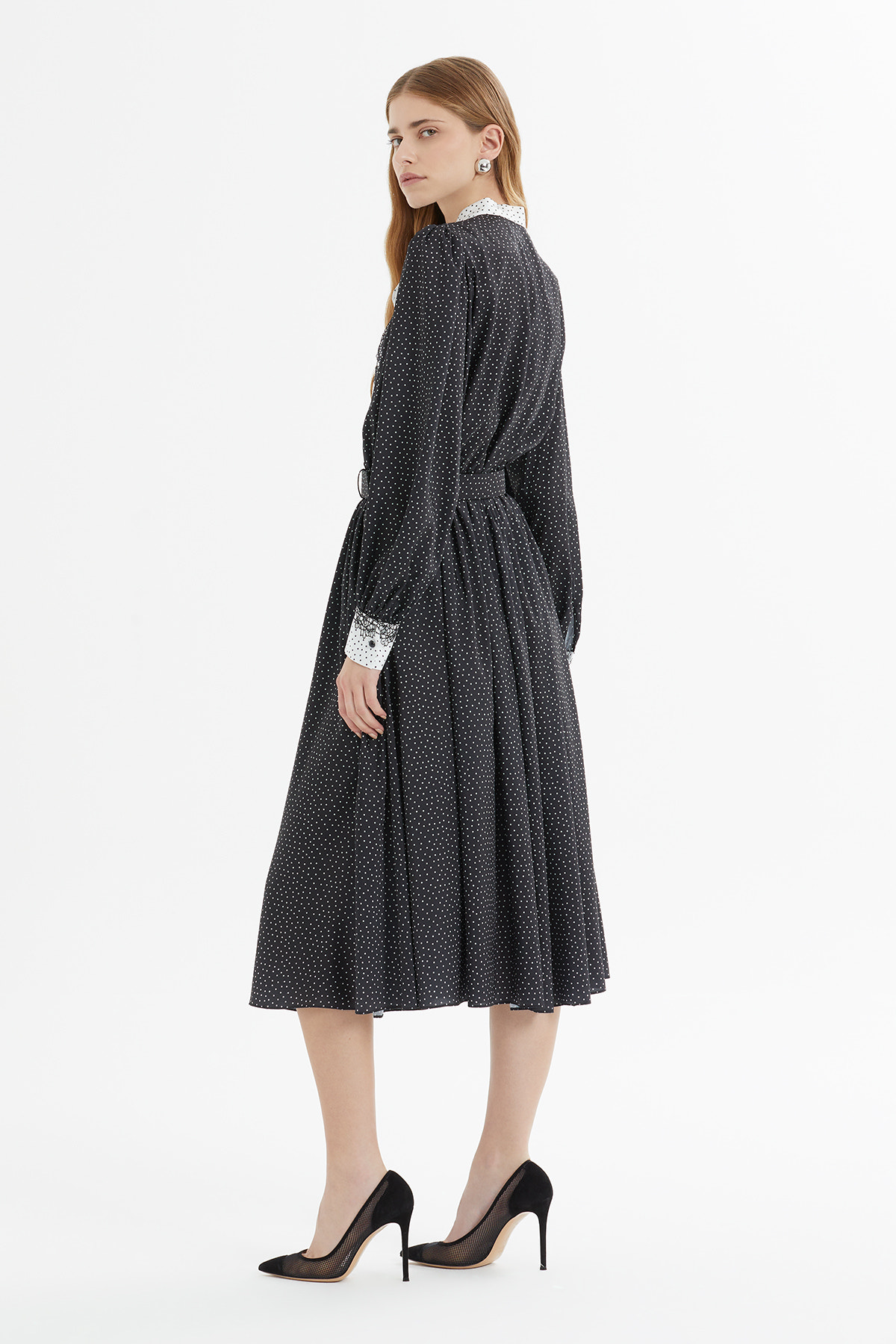 Yakası Kuşak Bağlamalı Puantiyeli Midi Boy Elbise