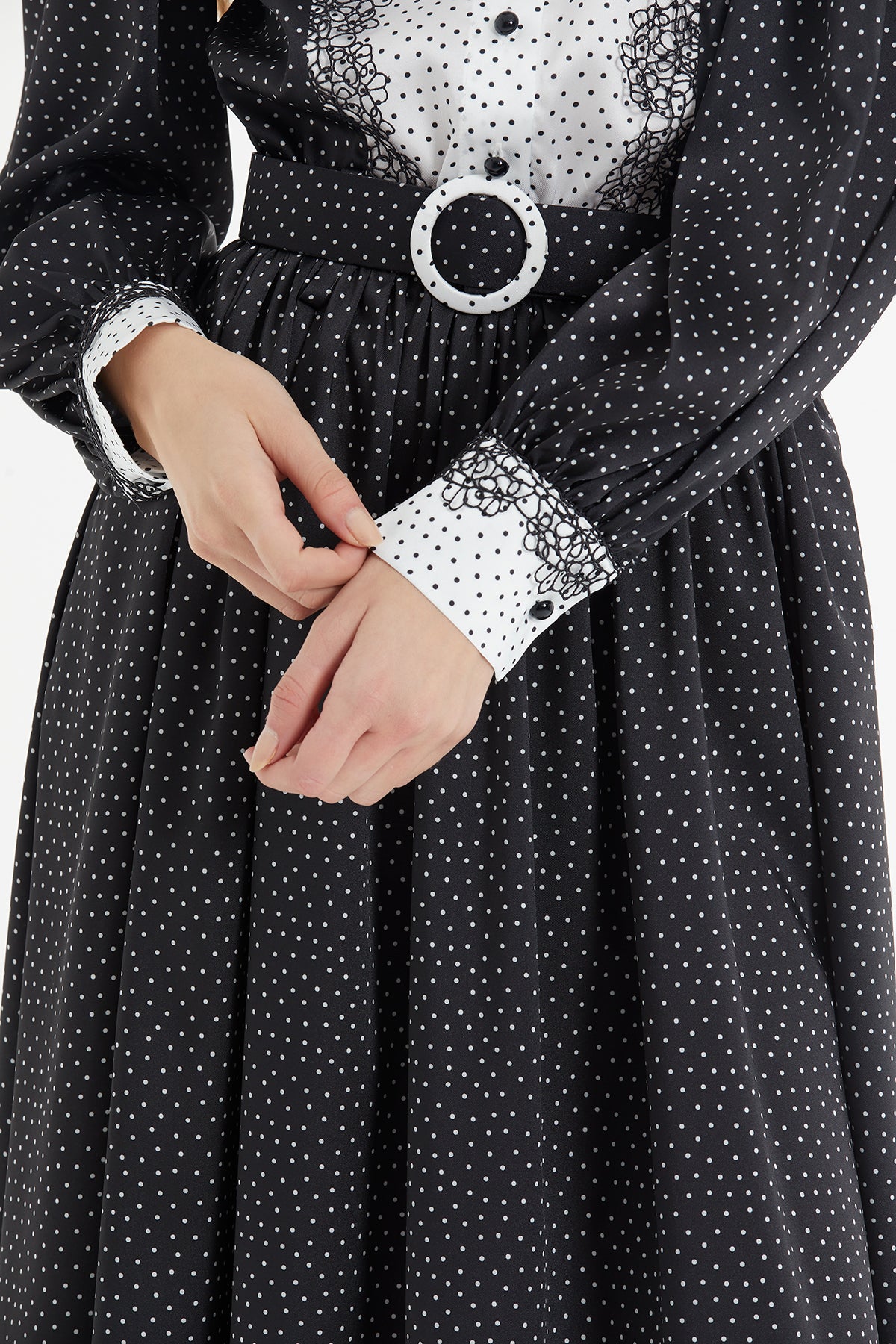 Yakası Kuşak Bağlamalı Puantiyeli Midi Boy Elbise