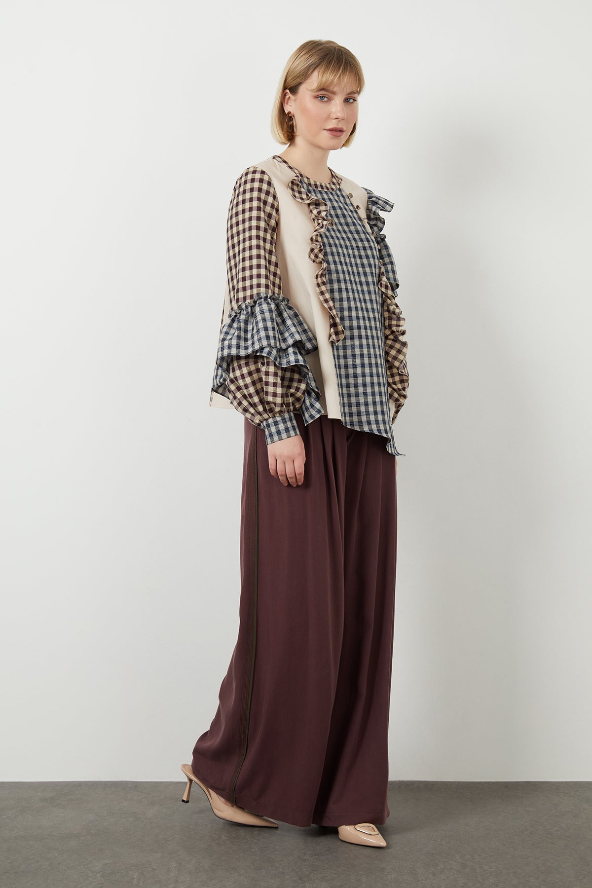 Volan Detaylı Kareli Asimetrik Bluz