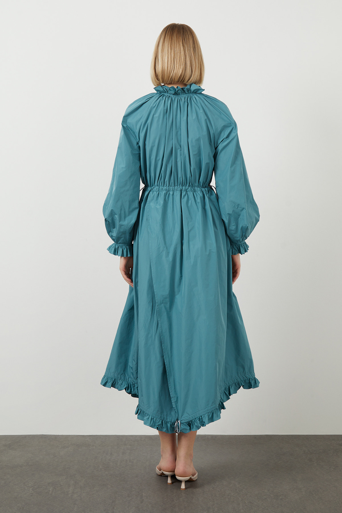 Turkuaz Fırfırlı Belden Büzgülü Midi Elbise