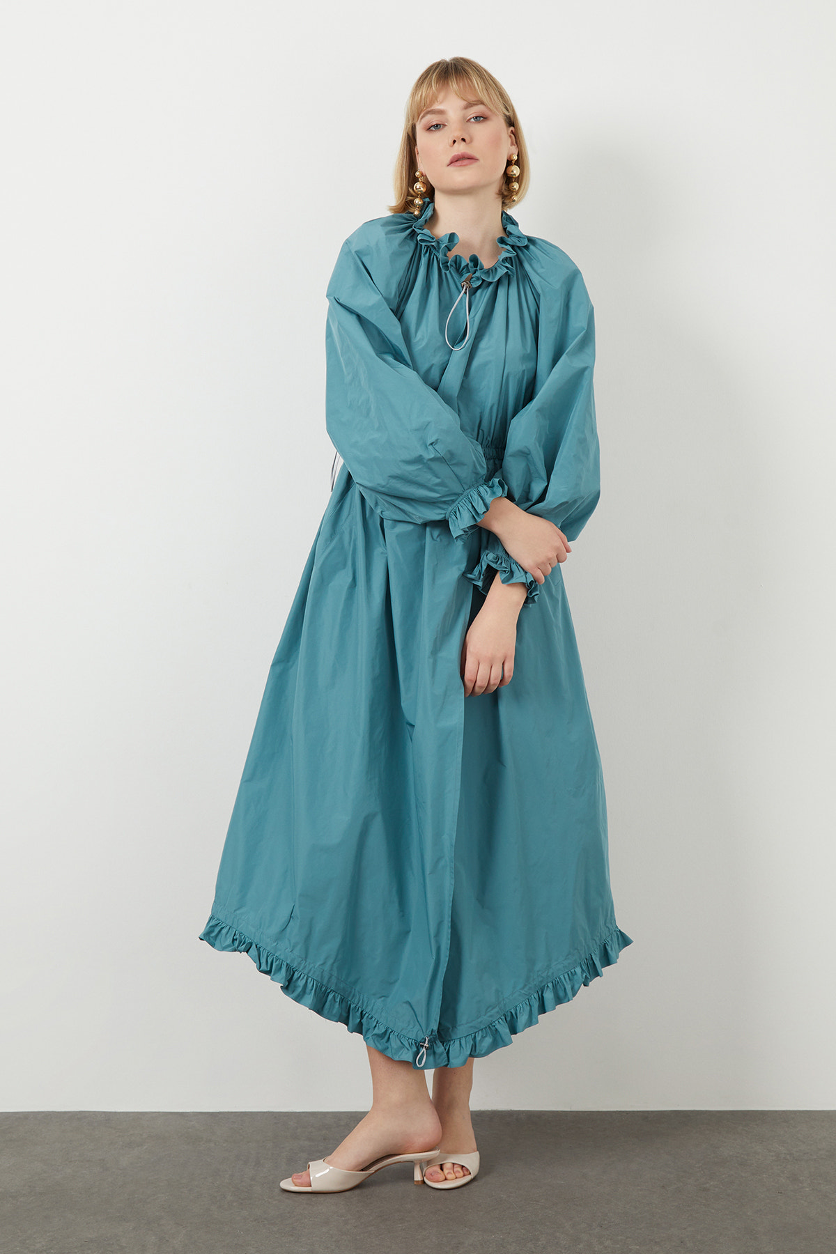 Turkuaz Fırfırlı Belden Büzgülü Midi Elbise