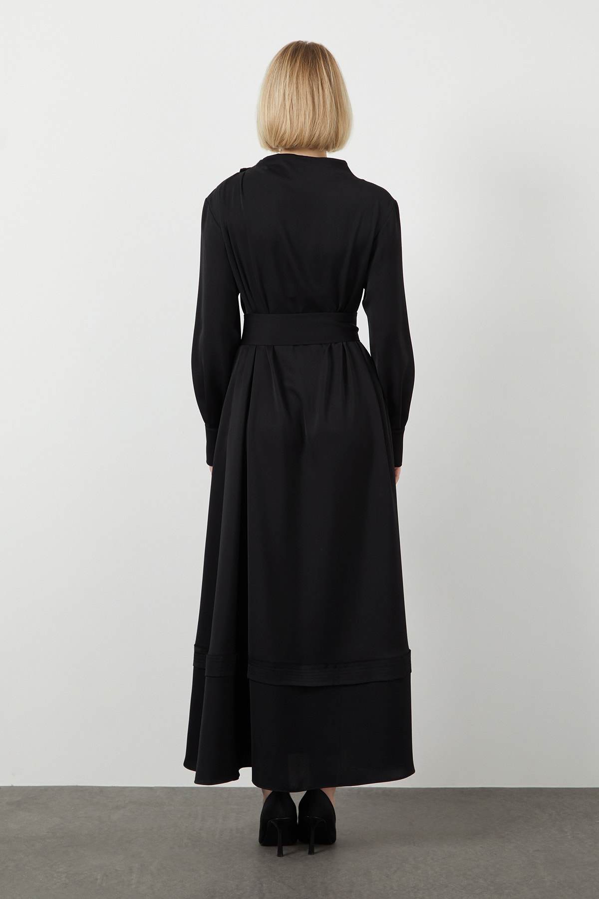 Kuşaklı Asimetrik Maxi Elbise